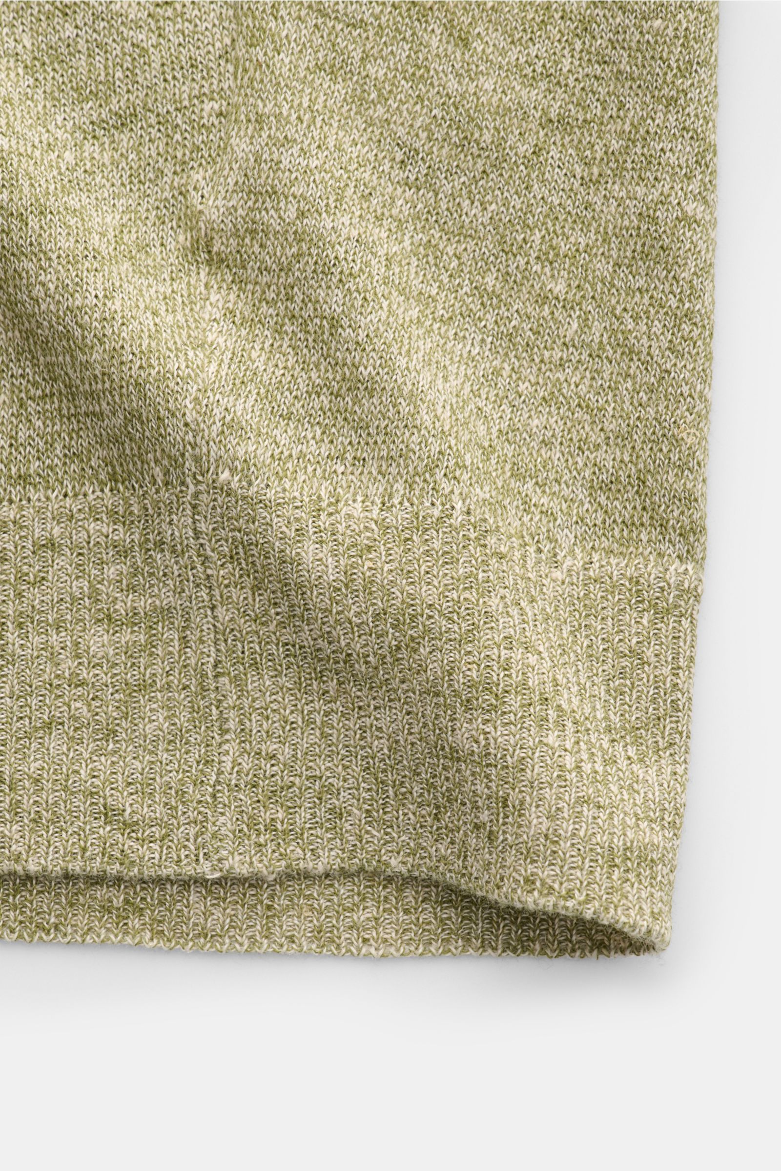 Filippo de Laurentiis Kurzarm-Strickpolo 'Skipper' grün/creme meliert, Nahaufnahme des feinen Strickbilds, weicher Griff, Rippbündchen, Slim Fit.