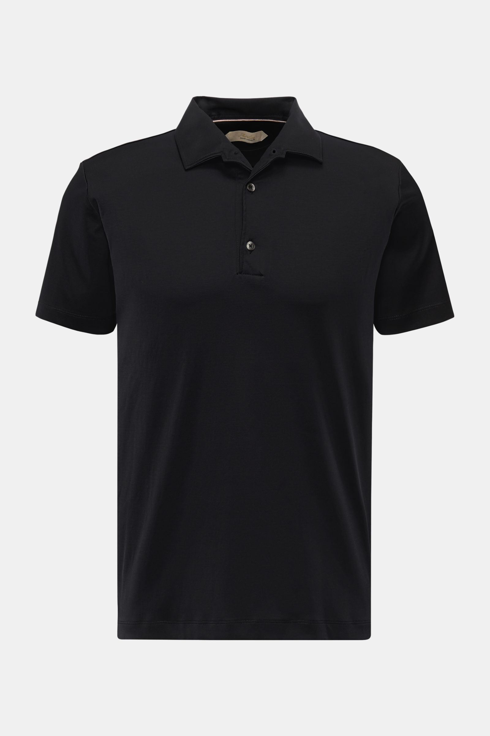 Aurélien Jersey Poloshirt schwarz, Slim Fit, aus ägyptischer Baumwolle, weicher Griff, Polokragen, 3-Knopf-Leiste, Sportmanschette, kurze Saumschlitze, frontal fotografiert.