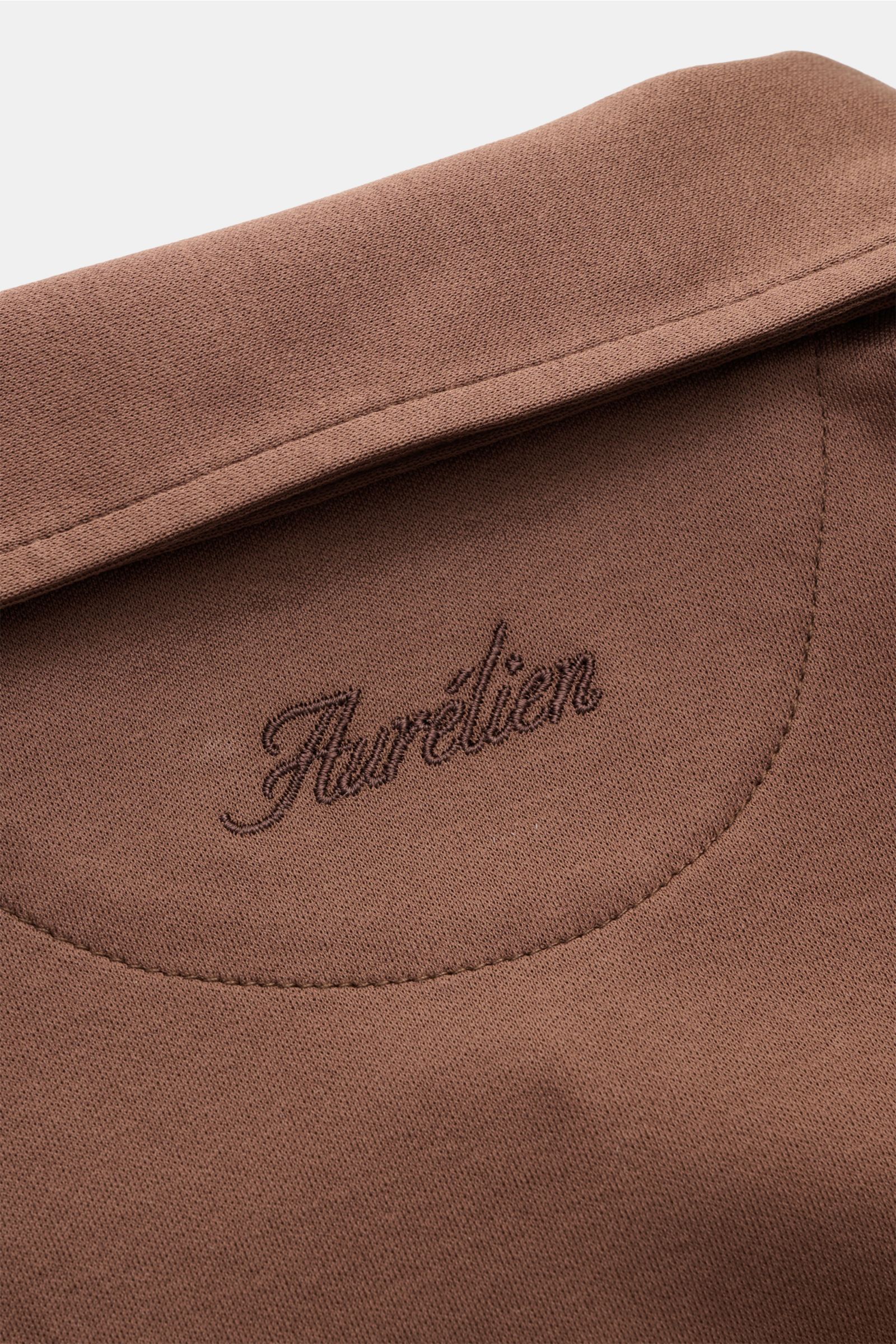 Aurélien Jersey-Poloshirt braun, Nahaufnahme von Rücken mit konfektioniertem Polokragen, reine Baumwolle, glatter Griff, Slim Fit.