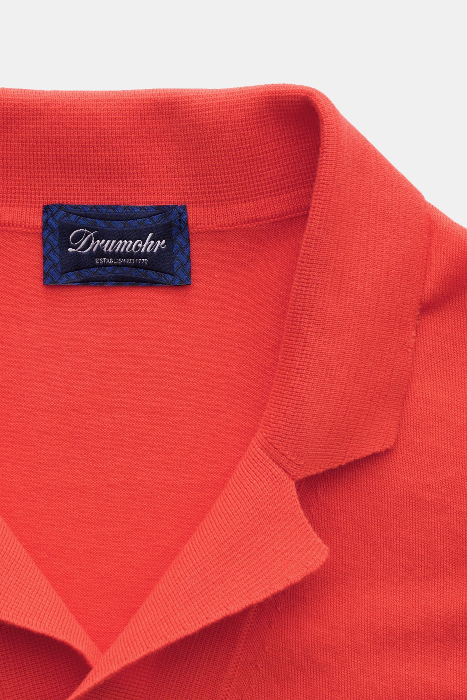 Drumohr Short sleeve knit shirt light red shown in close-up from above, featuring Cuban collar, pure cotton, soft feel, regular fit, straight hem. Stylish casual look: This knit shirt by DRUMOHR is a versatile piece for your spring wardrobe. Pure cotton, 