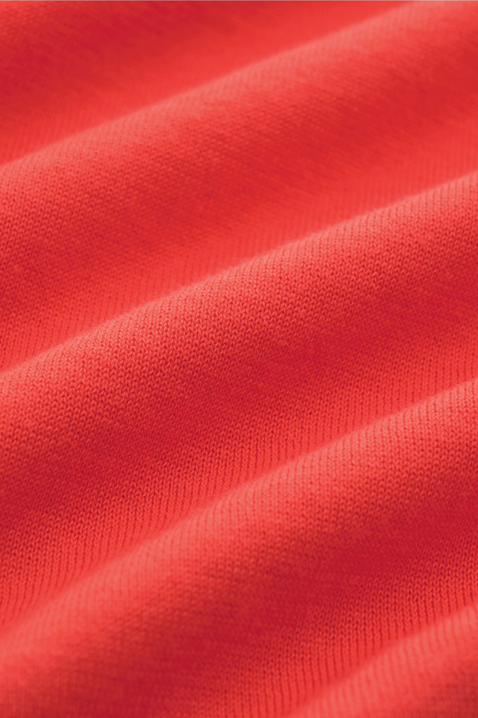 Close-up front view of the fabric texture of Drumohr Short sleeve knit shirt light red, pure cotton with a very soft feel.

Stylish casual look: This knit shirt by DRUMOHR is a versatile piece for your spring wardrobe.

Pure cotton
