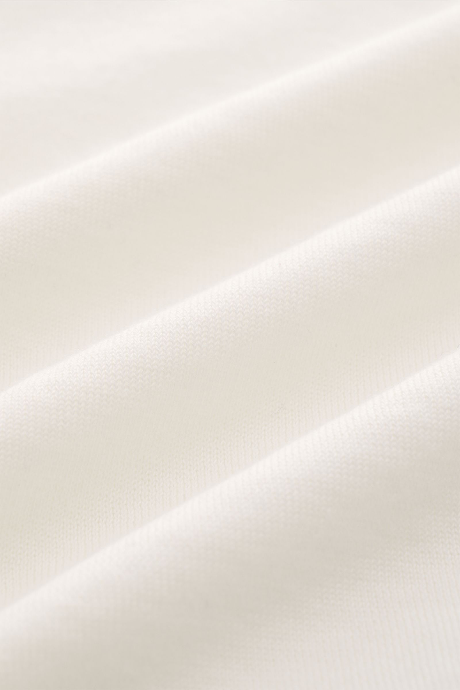 Close-up front view of the off-white Drumohr Short sleeve knit shirt fabric showing pure cotton texture. Stylish casual look: This knit shirt by DRUMOHR is a versatile piece for your spring wardrobe. Pure cotton, very soft feel, regular fit, Cuban collar,