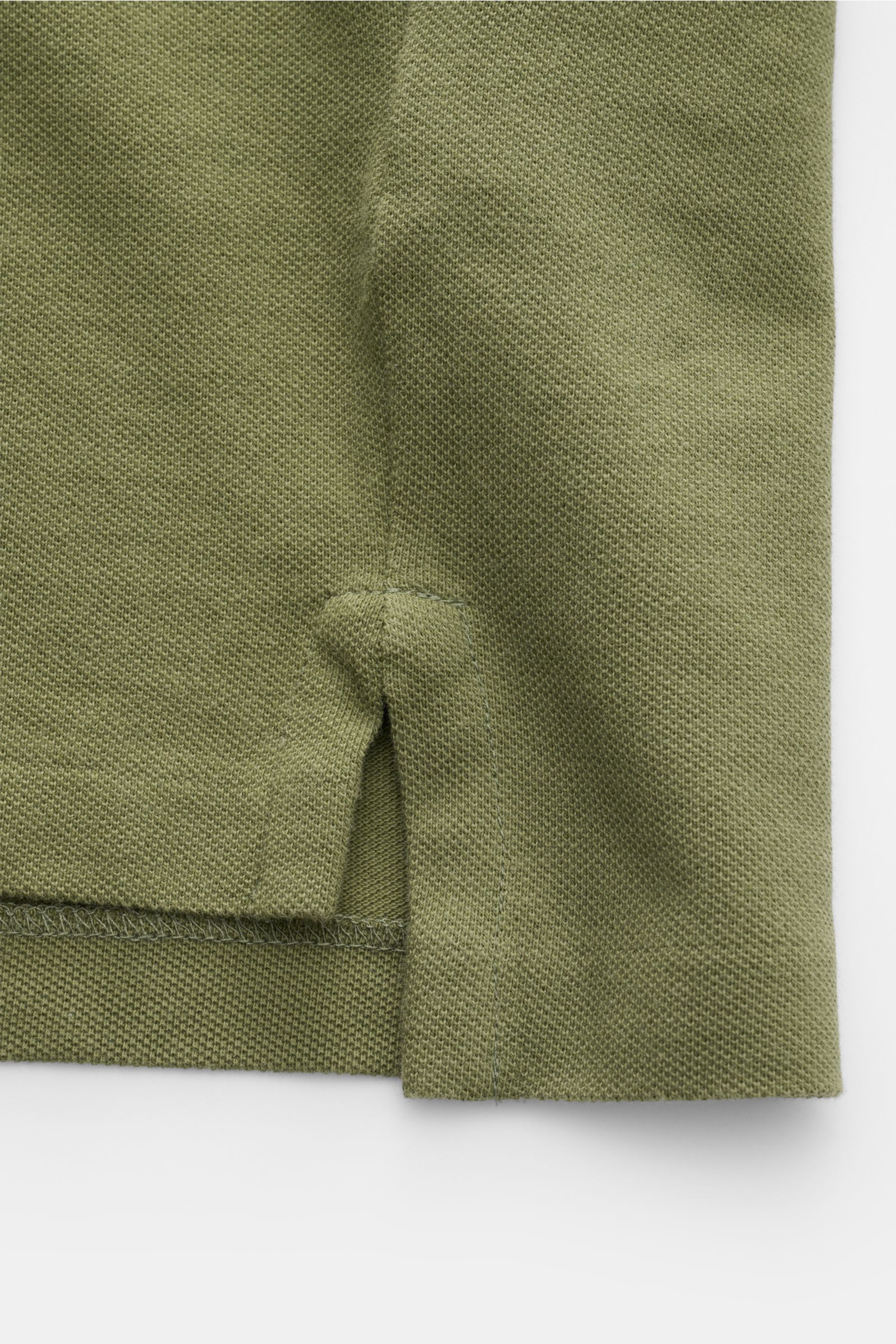 Close-up front view of Polo Ralph Lauren Polo shirt olive showing fine piqué cotton fabric, side vents, and stitching details. The classic among polo shirts since 1972: The iconic pure cotton piqué model with the famous polo rider stitching on the ches