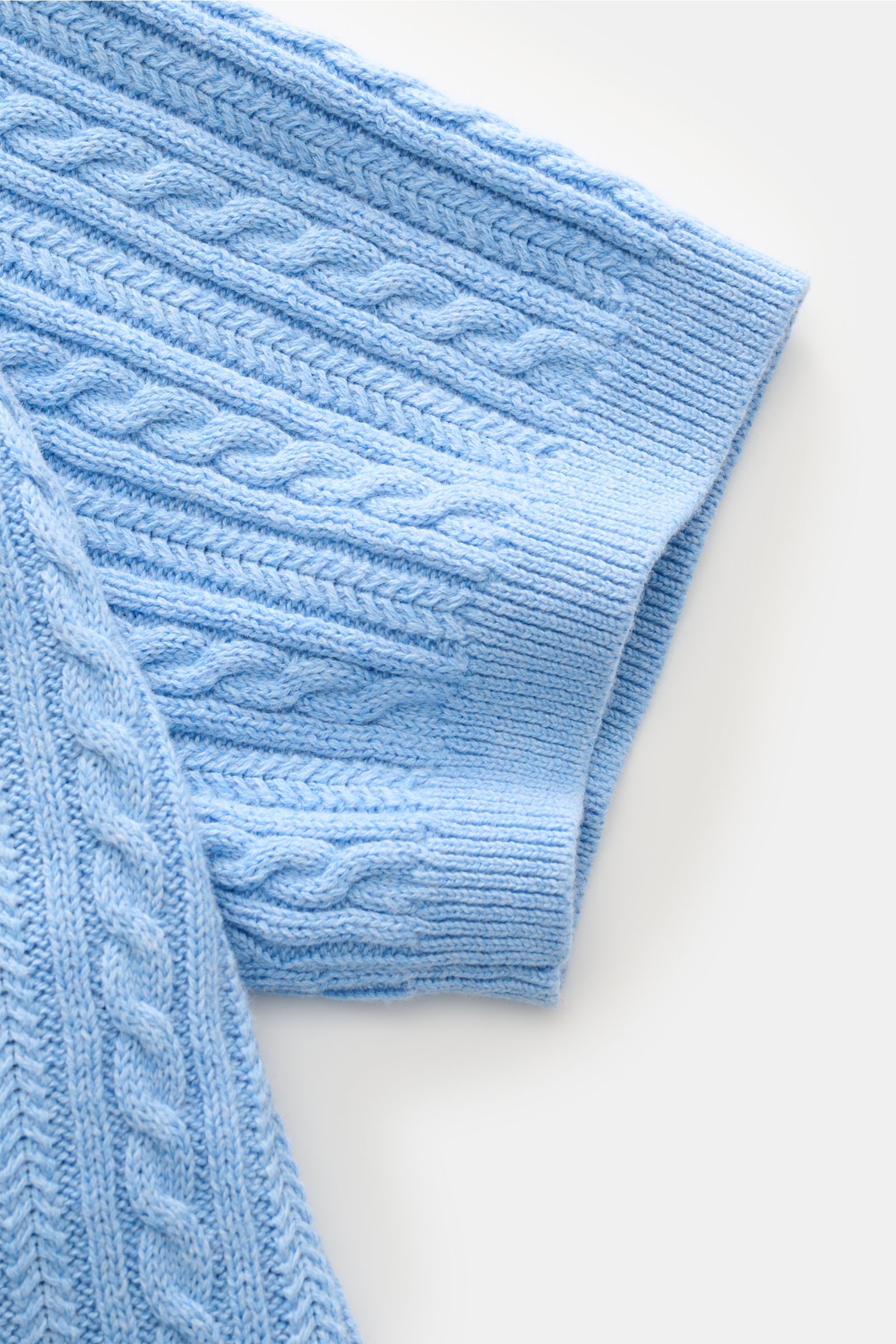 Close-up view of the sleeve of Polo Ralph Lauren Short sleeve knit polo light blue, showing fine cable knit pattern and elasticated cuff.

Versatile classic: This short-sleeved knit polo by POLO RALPH LAUREN delivers maximum comfort and catches the eye