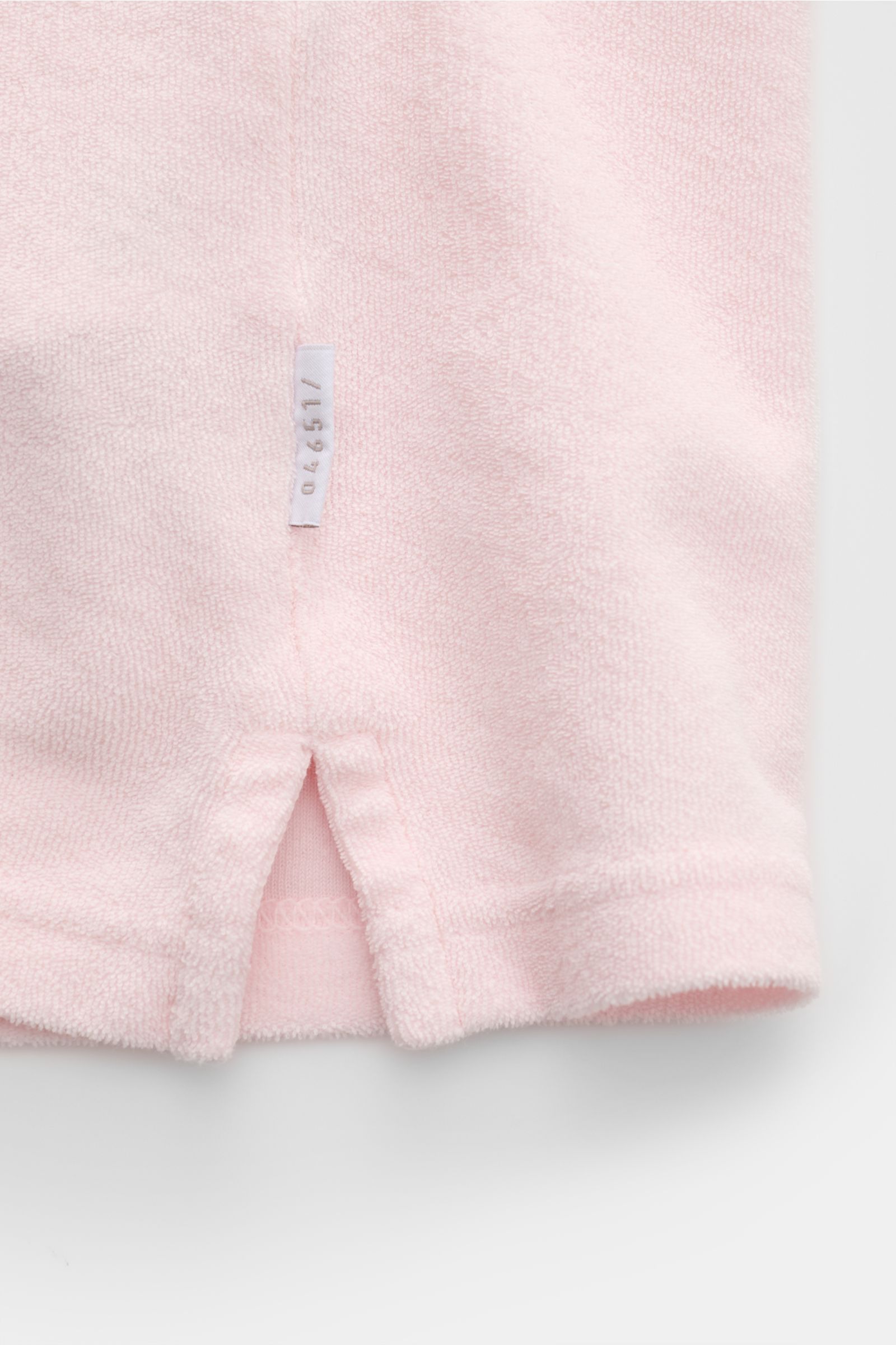 Close-up front view of the lower hem of the 04651/ A trip in a bag Terry polo shirt 'Terry Johnny' rose, showing soft cotton terry fabric and short hem vents.

Holiday feel you can wear: This short sleeve polo shirt in comfortable cotton terry by 04651