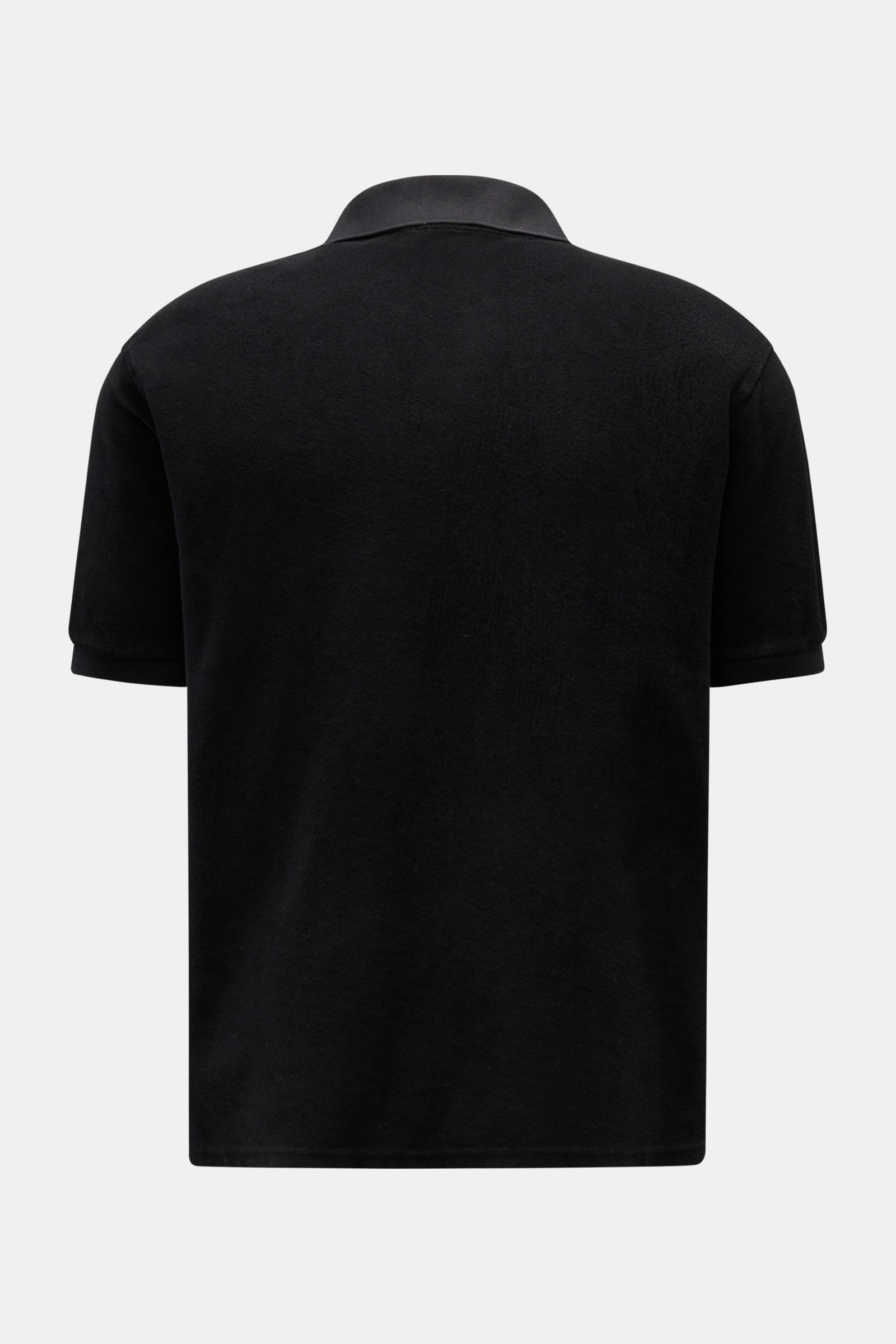 Rückansicht des 04651/ A trip in a bag Frottee-Poloshirt 'Terry Johnny' schwarz aus weichem Baumwoll-Frottee mit Polokragen, Regular Fit und kurzen Saumschlitzen.