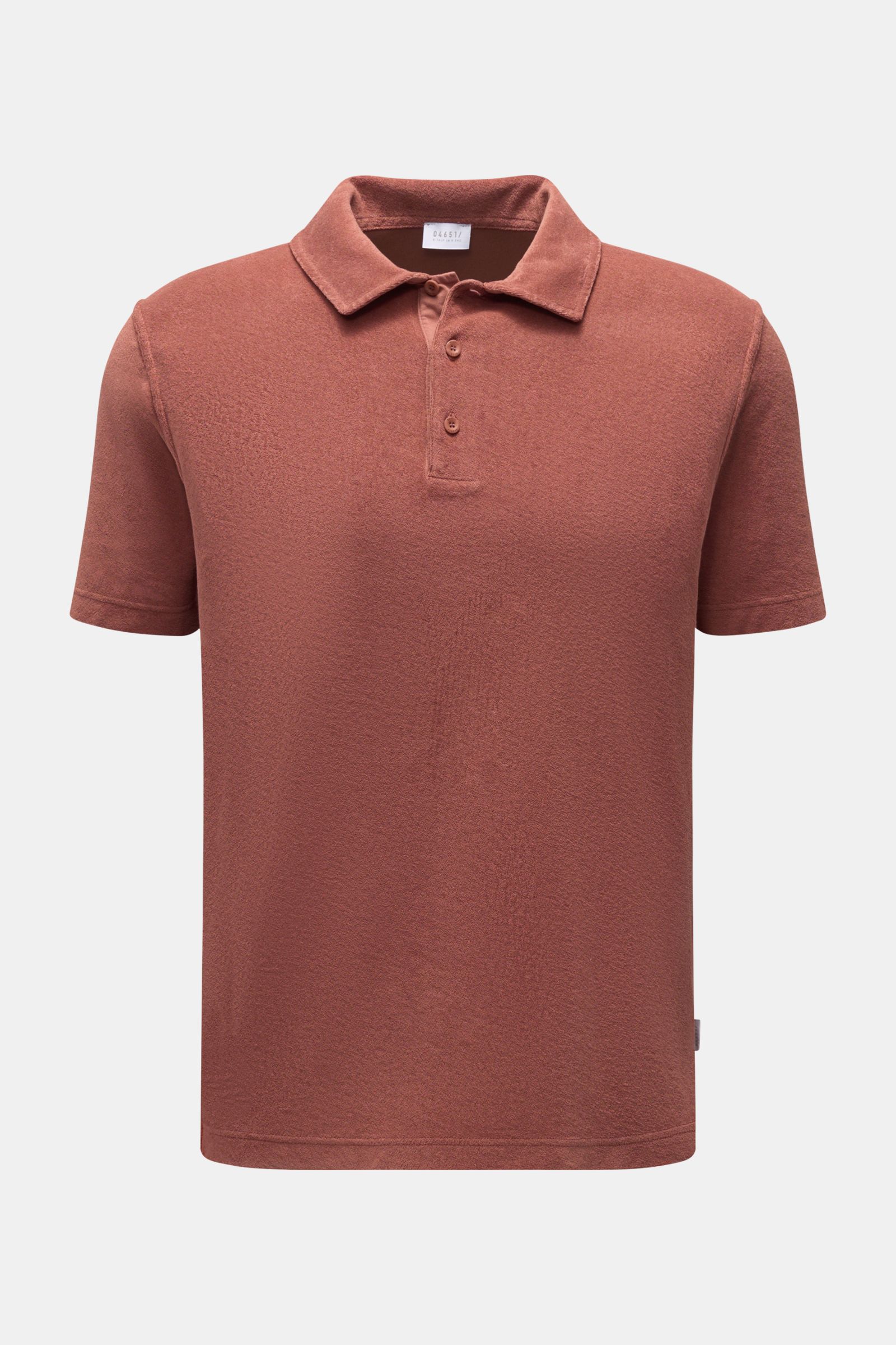 04651/ A trip in a bag Frottee-Poloshirt 'Terry Polo' rostbraun in Frontansicht, aus reiner Baumwolle, Regular Fit mit Polokragen und kurzer Knopfleiste.