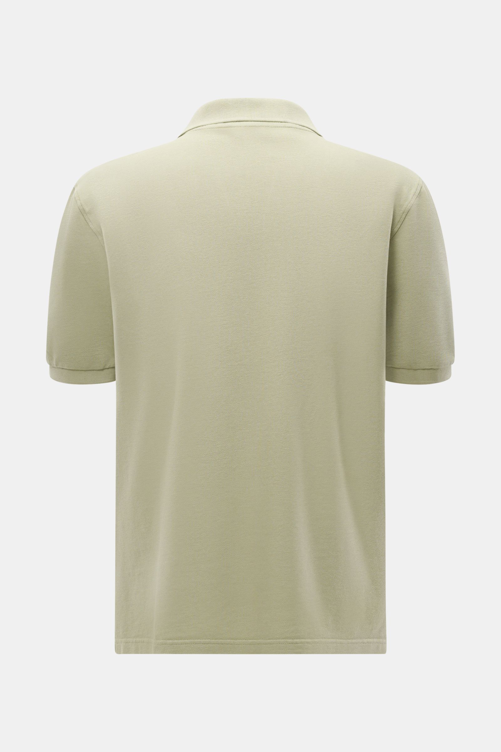 04651/ A trip in a bag Poloshirt 'Johnny' salbei, Rückansicht, reine Baumwolle, Regular Fit, offener Kragen, kurze Ärmel, Saumschlitze, Weblabel.