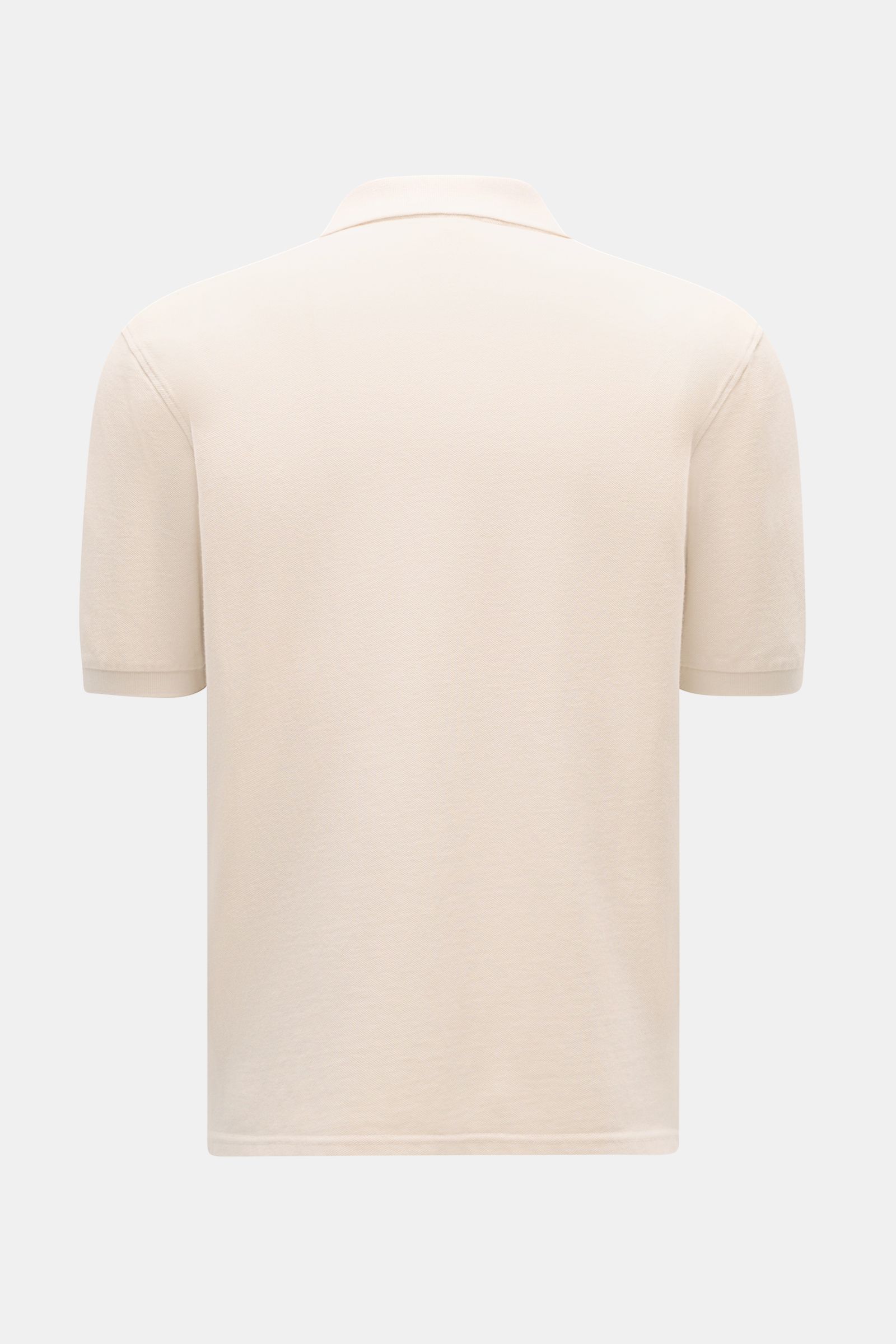 Back view of 04651/ A trip in a bag Poloshirt 'Johnny' sand in pure cotton piqué with regular fit and open collar placket.

Für lässige Freizeitlooks: 04651/ A TRIP IN A BAG bringt mit dem Poloshirt aus reiner Baumwolle und mit moderner, offener Kragen