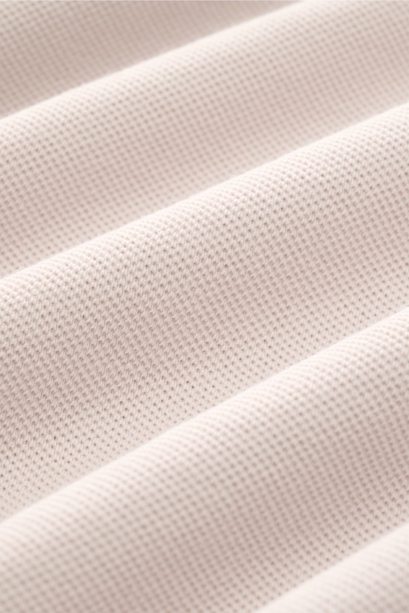 Alt tag (125 characters max): Close-up front view of sand-colored piqué fabric showing texture of 04651/ A trip in a bag Polo shirt 'Johnny' sand.

For relaxed casual looks: 04651/ A TRIP IN A BAG brings a relaxed summer vibe to your wardrobe with this