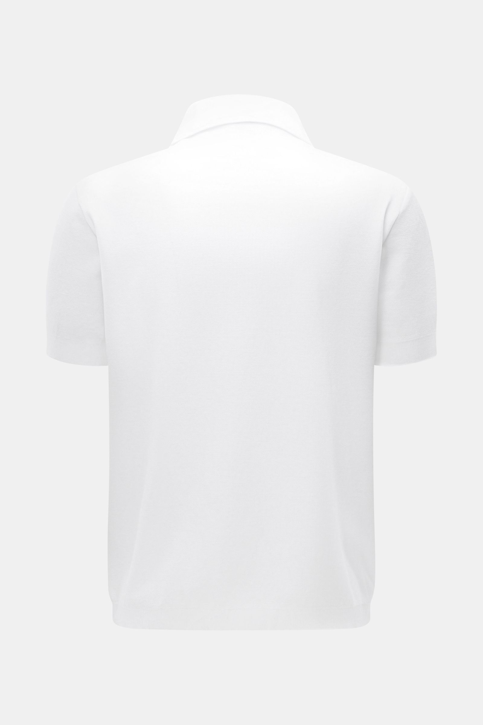 Back view of 04651/ A trip in a bag Poloshirt 'TP' weiß, a white short-sleeve polo shirt made of pure cotton piqué with soft touch, regular fit, classic collar, smooth button placket, small side seam label, and ribbed cuffs. Ob im Urlaub oder Office: 0