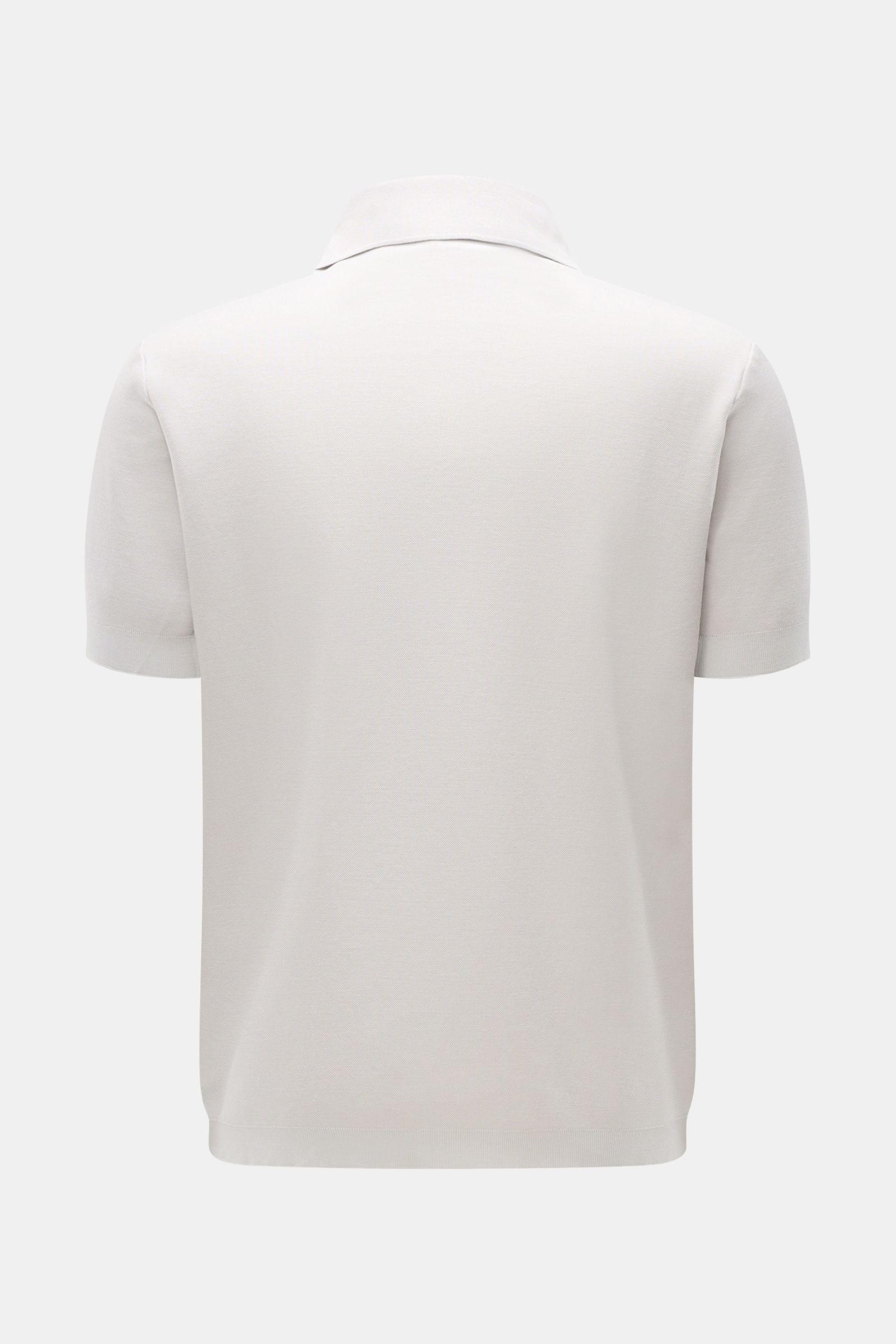 Rückansicht des 04651/ A trip in a bag Poloshirts 'TP' hellgrau, aus weichem Baumwoll-Piqué mit klassischem Polokragen, Rippbündchen.