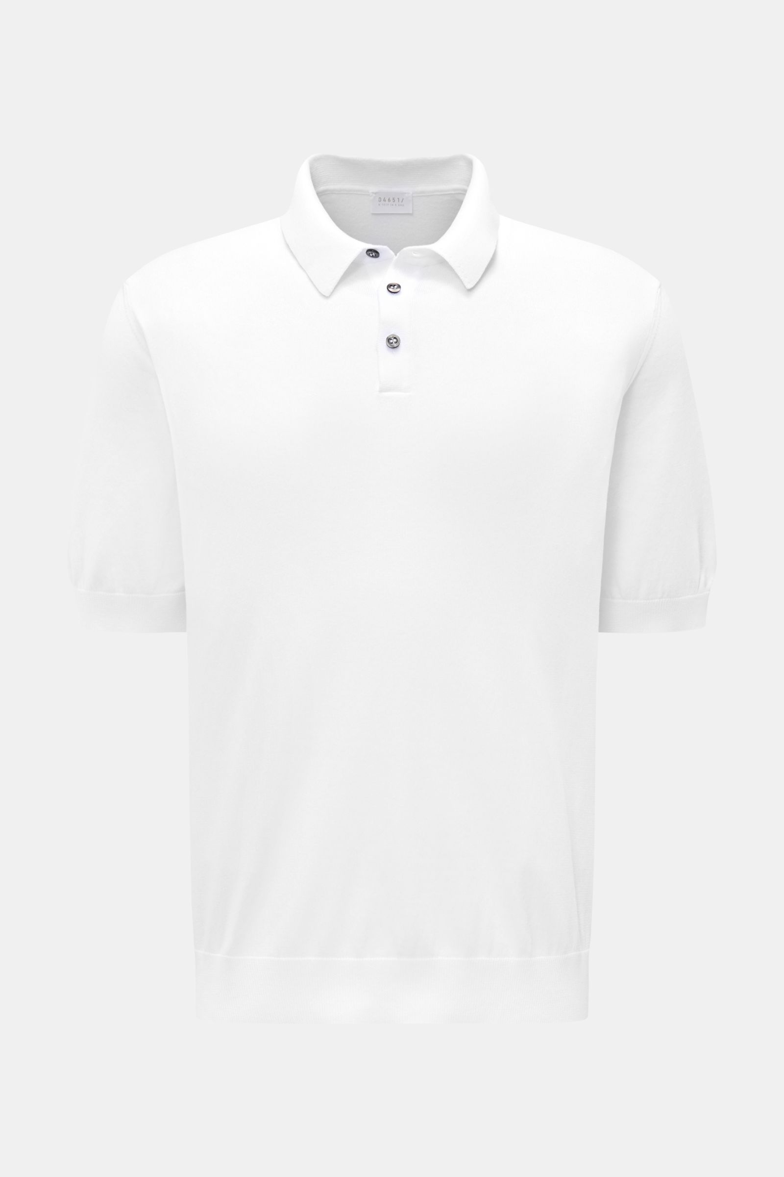 04651/ A trip in a bag Kurzarm-Strickpolo 'Pima Cotton' weiß, aus feiner Pima-Baumwolle, Slim Fit, mit gestricktem Polokragen, Drei-Knopf-Leiste, flexible Rippbündchen, frontal fotografiert.