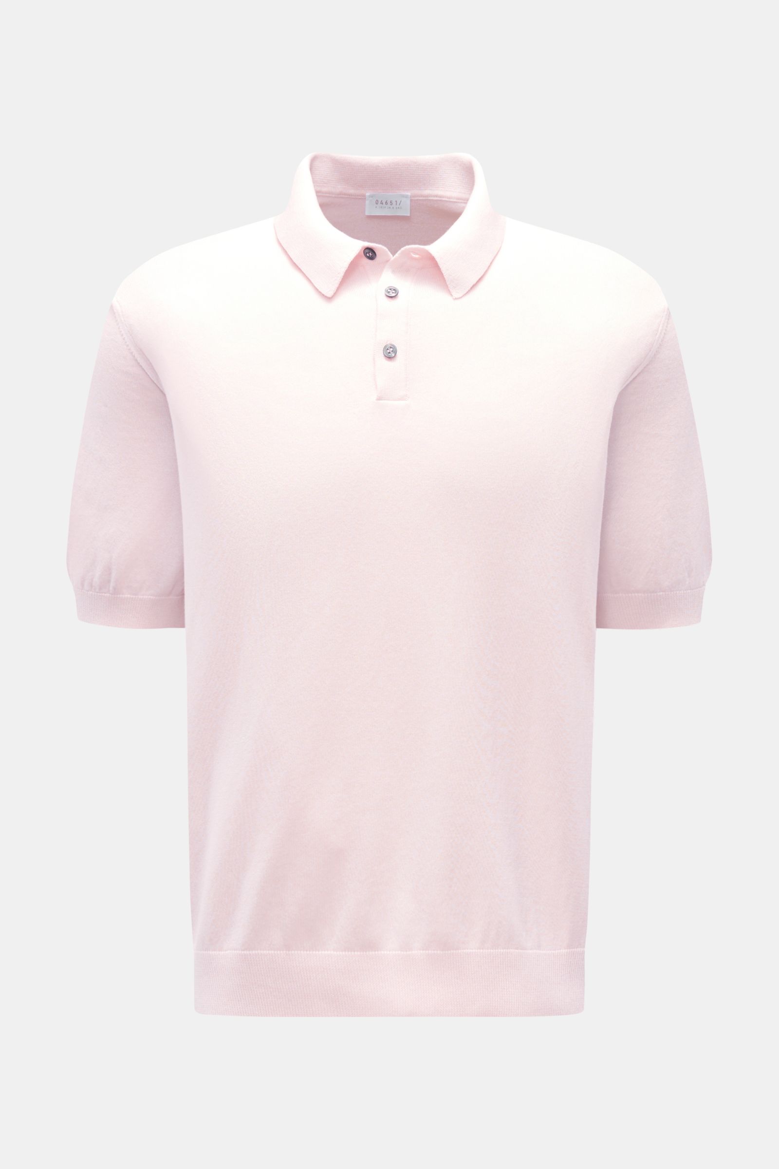 04651/ A trip in a bag Kurzarm-Strickpolo 'Pima Cotton' rosé, Slim Fit, reine Pima-Baumwolle, feiner Strick, Polokragen, Drei-Knopf-Leiste, frontale Ansicht.
