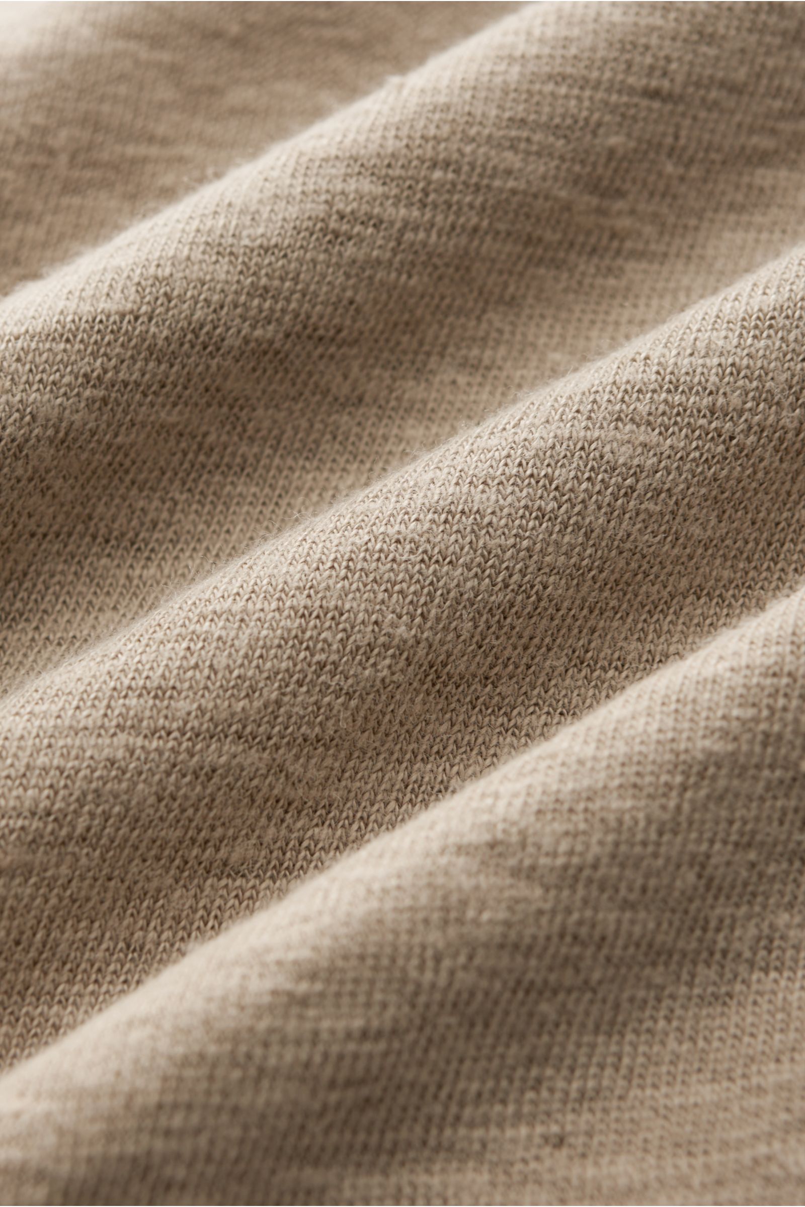 04651/ A trip in a bag Leinen Henley-Shirt beige