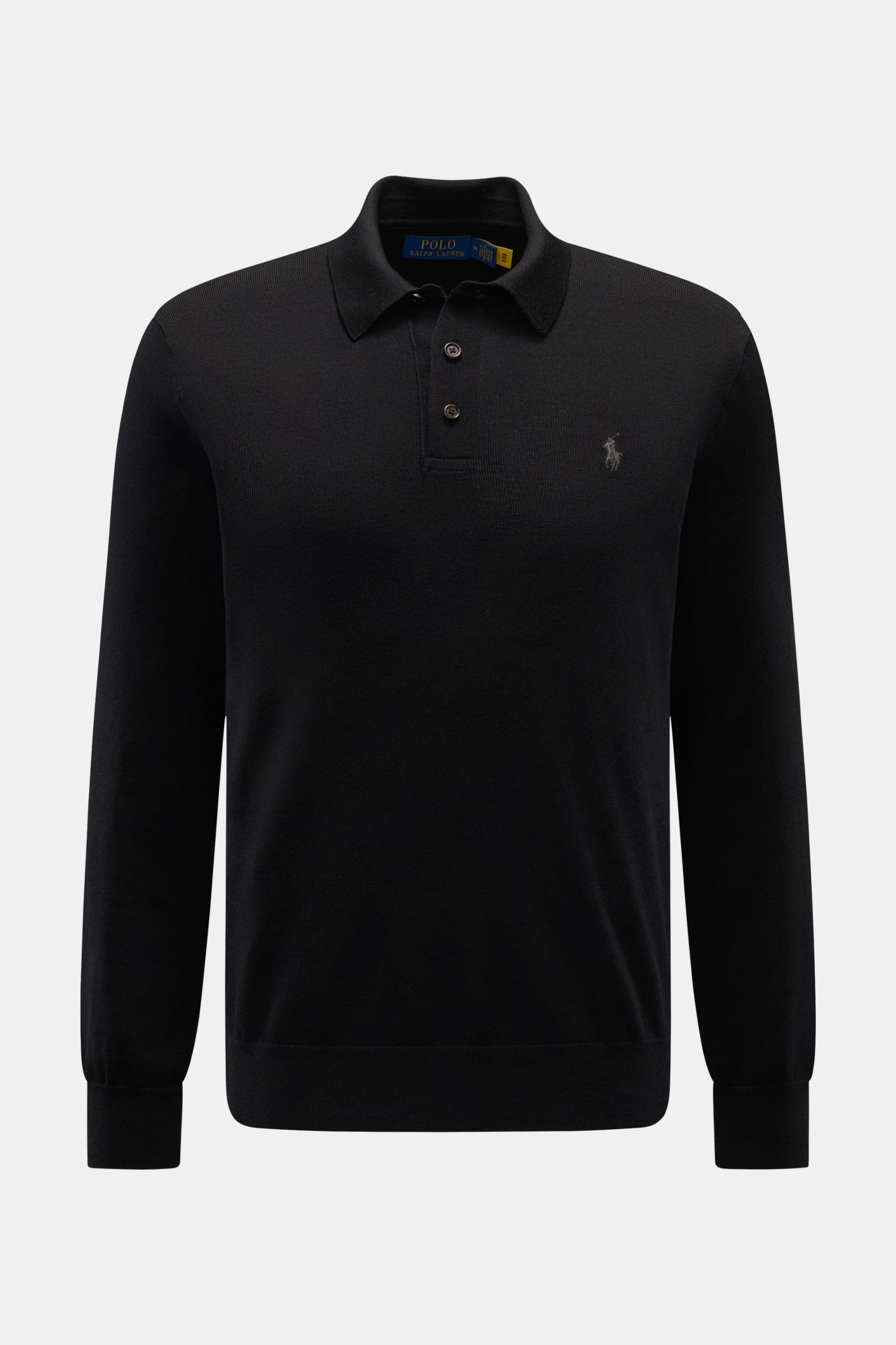 Front view of Polo Ralph Lauren Strickpolo schwarz, a slim fit black long-sleeve polo made of pure wool with a soft feel, fine knit pattern, knitted polo collar, three-button placket, and elastic ribbed cuffs. 

Mit diesem exklusiven Strickpolo aus rei