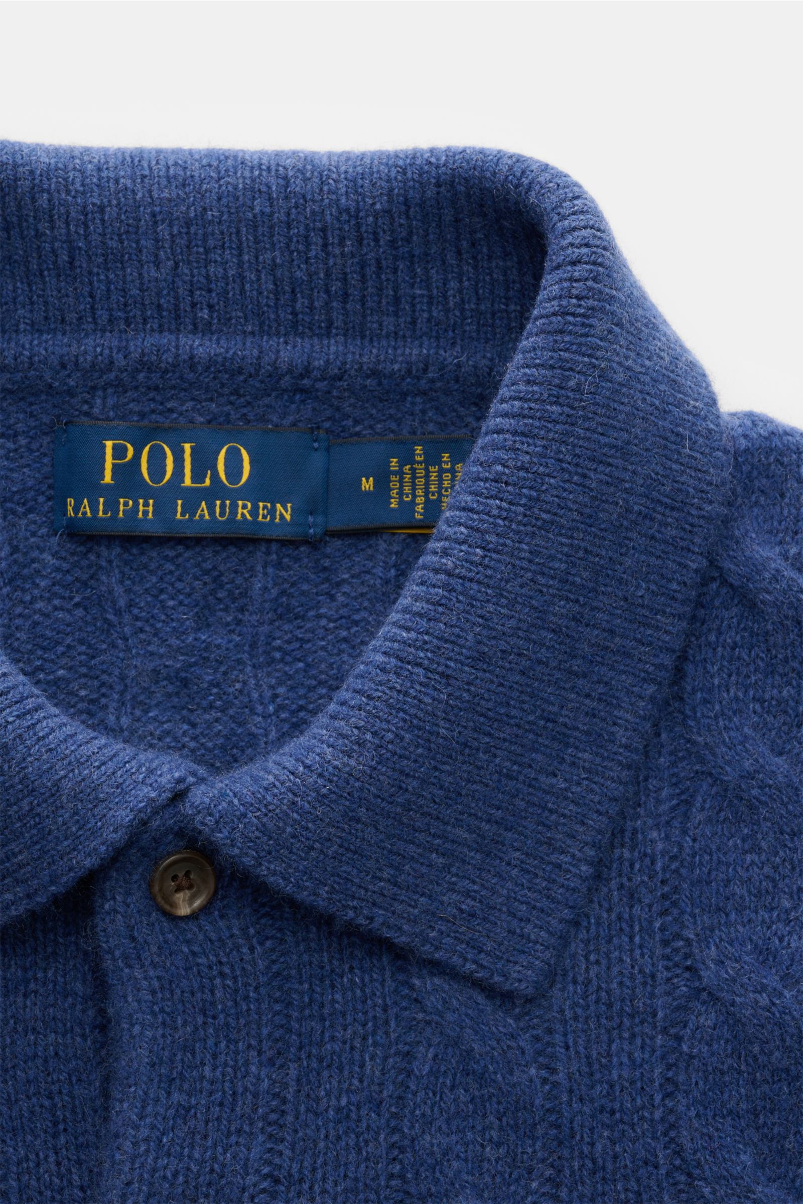 Polo Ralph Lauren Strickpolo graublau, Nahaufnahme von oben, weicher Woll-Cashmere-Mix, Zopfstrick, Slim Fit, Polokragen, Zwei-Knopf-Leiste.