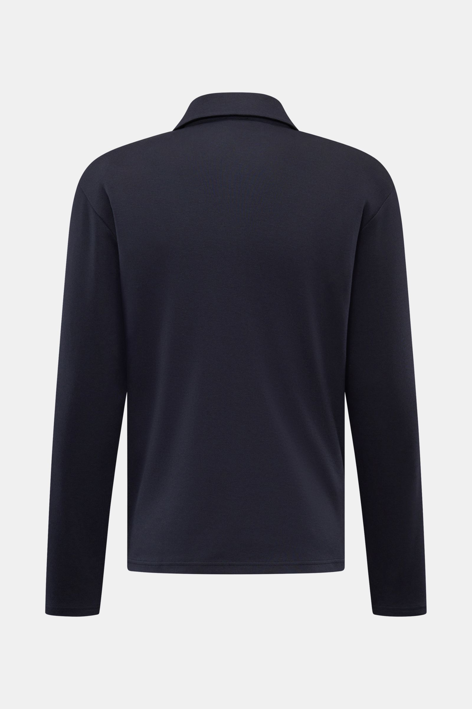 Back view of 04651/ A trip in a bag Longsleeve-Poloshirt dark navy made from soft cotton-cashmere piqué jersey with regular fit, polo collar, three-button placket, and small side seam label. Dieses Longsleeve-Poloshirt von 04651/ A TRIP IN A BAG aus so