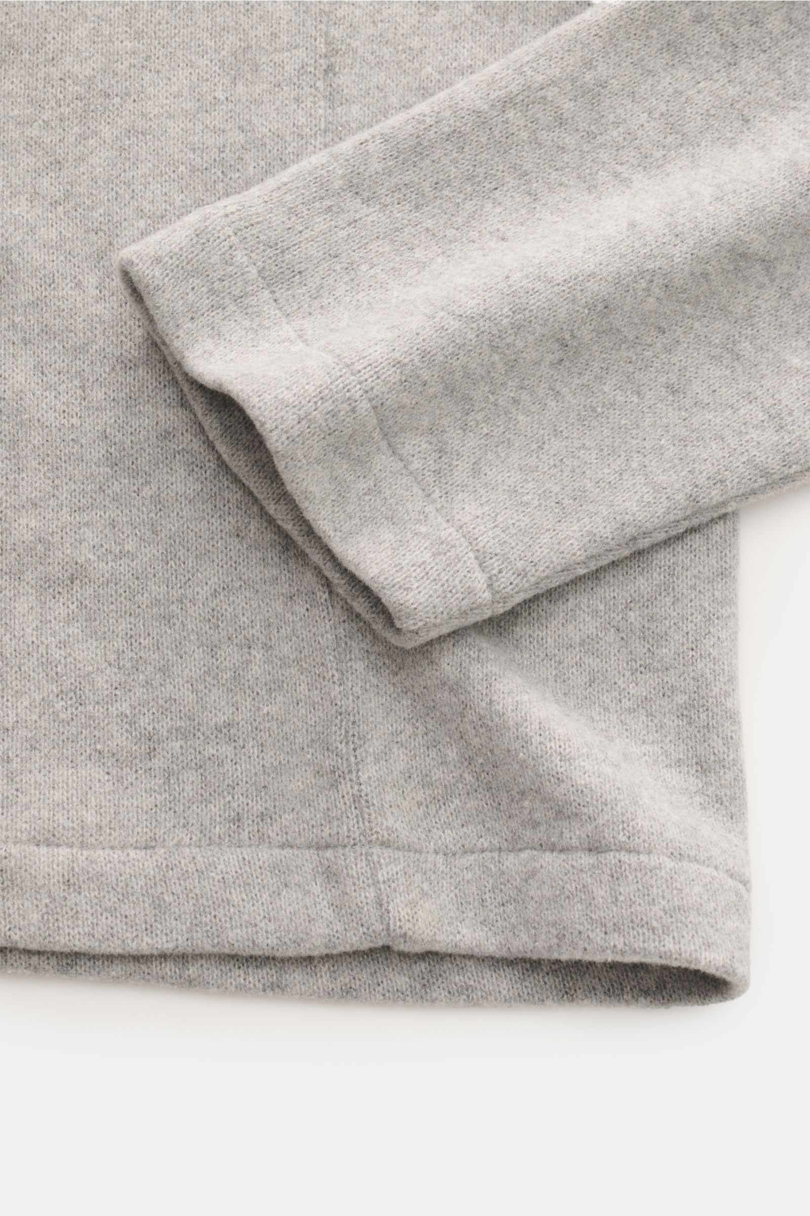 Kiefermann Longsleeve-Poloshirt 'Tonin' grau meliert, Detailaufnahme Ärmel und Saum, Jersey aus Baumwolle/Microfaser, angeraut, weich, Regular Fit.