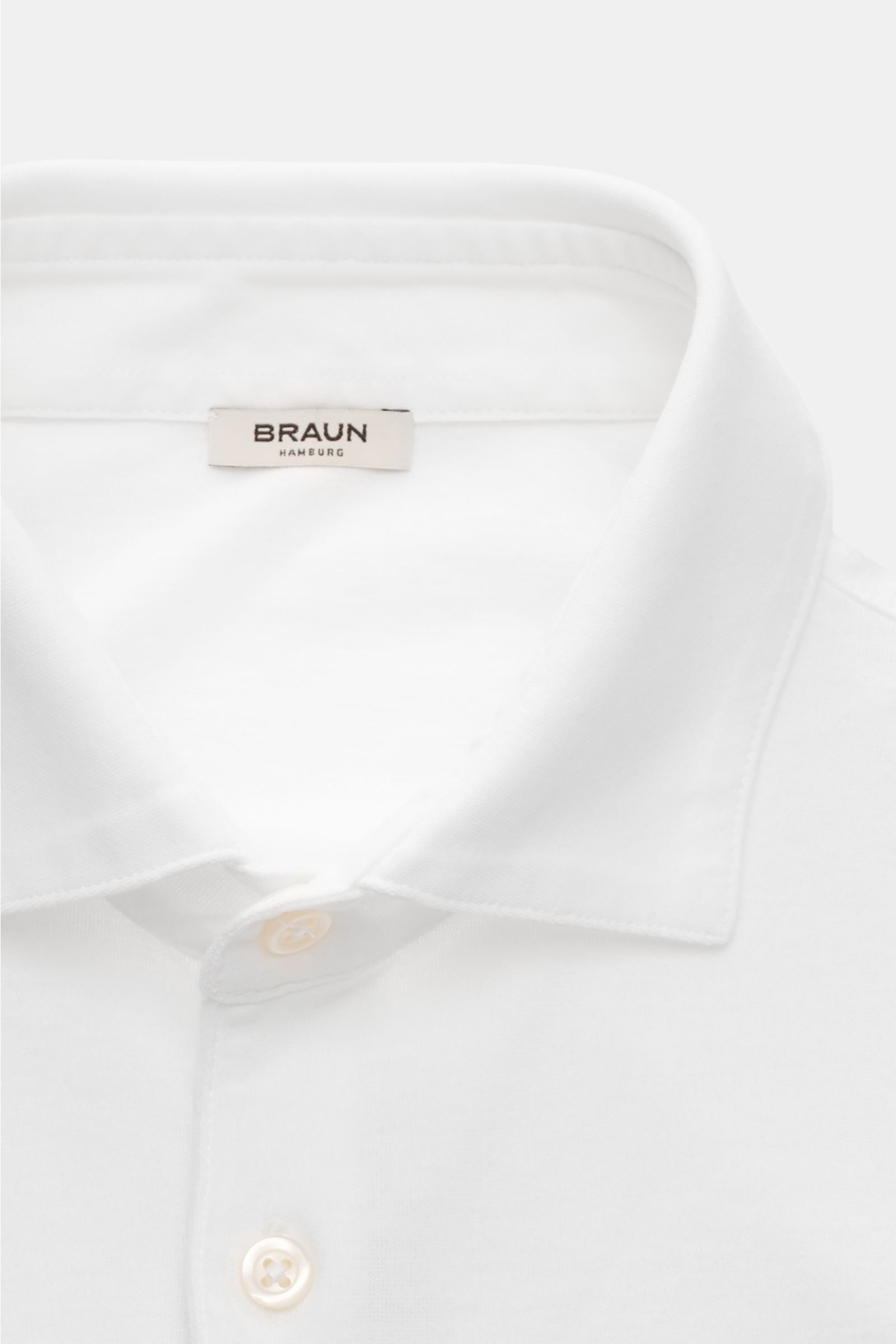 Gran Sasso Jersey Longsleeve-Poloshirt weiß aus Baumwolljersey, Slim Fit, Haifischkragen, Drei-Knopf-Leiste, Foto von oben frontal.