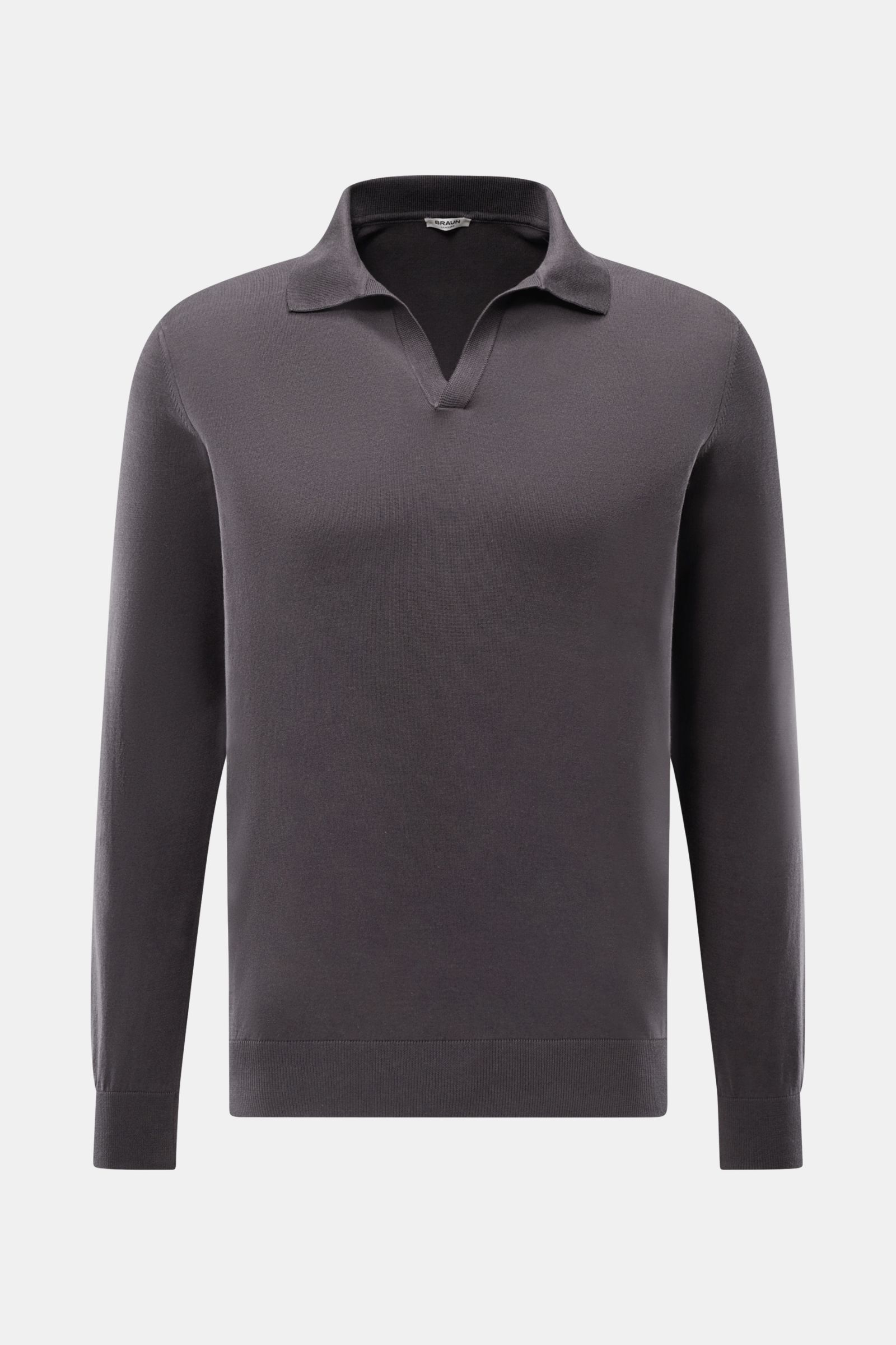 Frontale Nahaufnahme des BRAUN Hamburg Strickpolo anthrazit aus leichter Baumwolle mit offenem Kragen, Regular Fit und Rippbündchen.