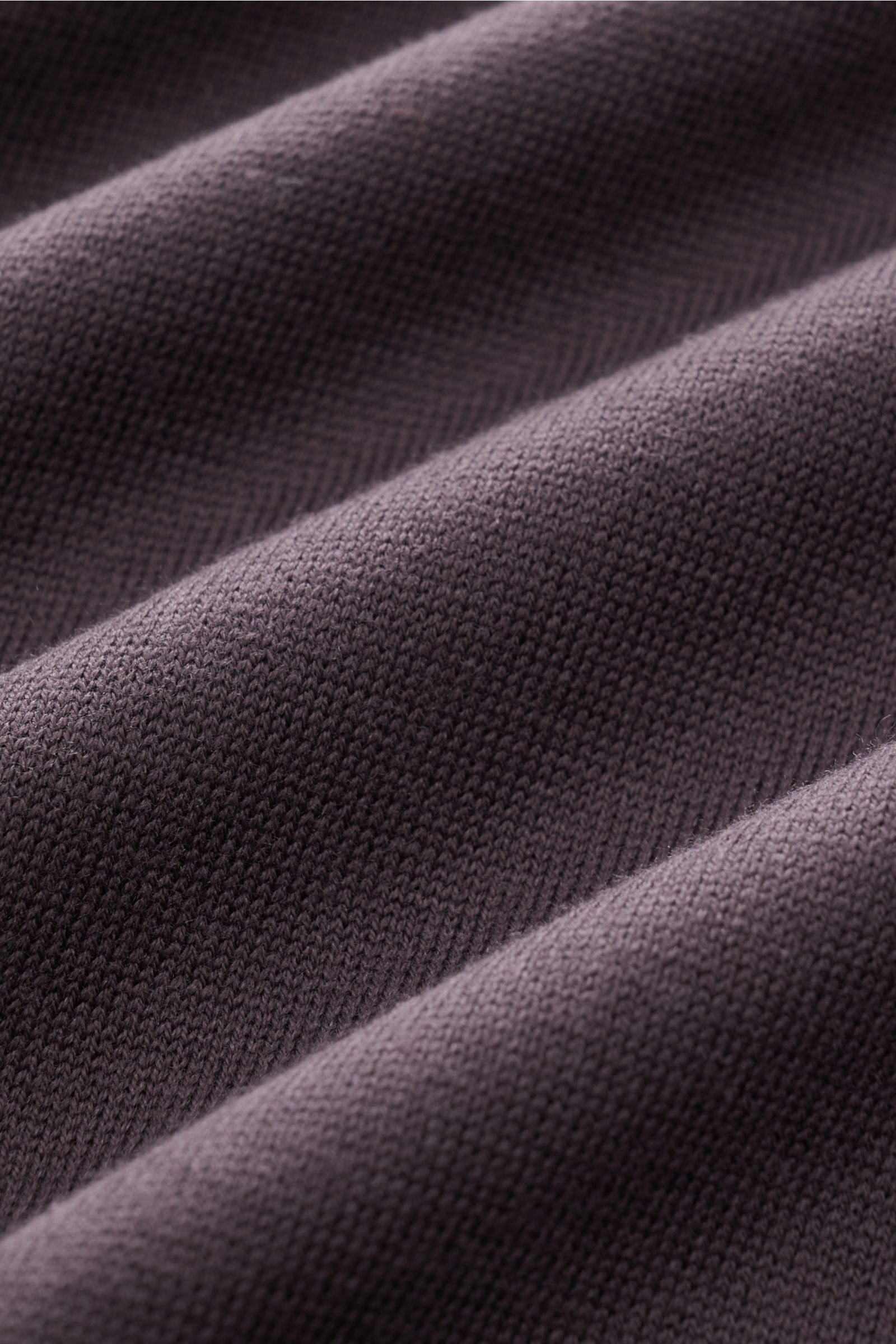 Close-up front view of the BRAUN Hamburg Knit polo shirt anthracite fabric showing fine knit texture and soft cotton material.

Description: Elegant basic for every day: The BRAUN HAMBURG knit polo is an elegant alternative to a jumper – made from ligh