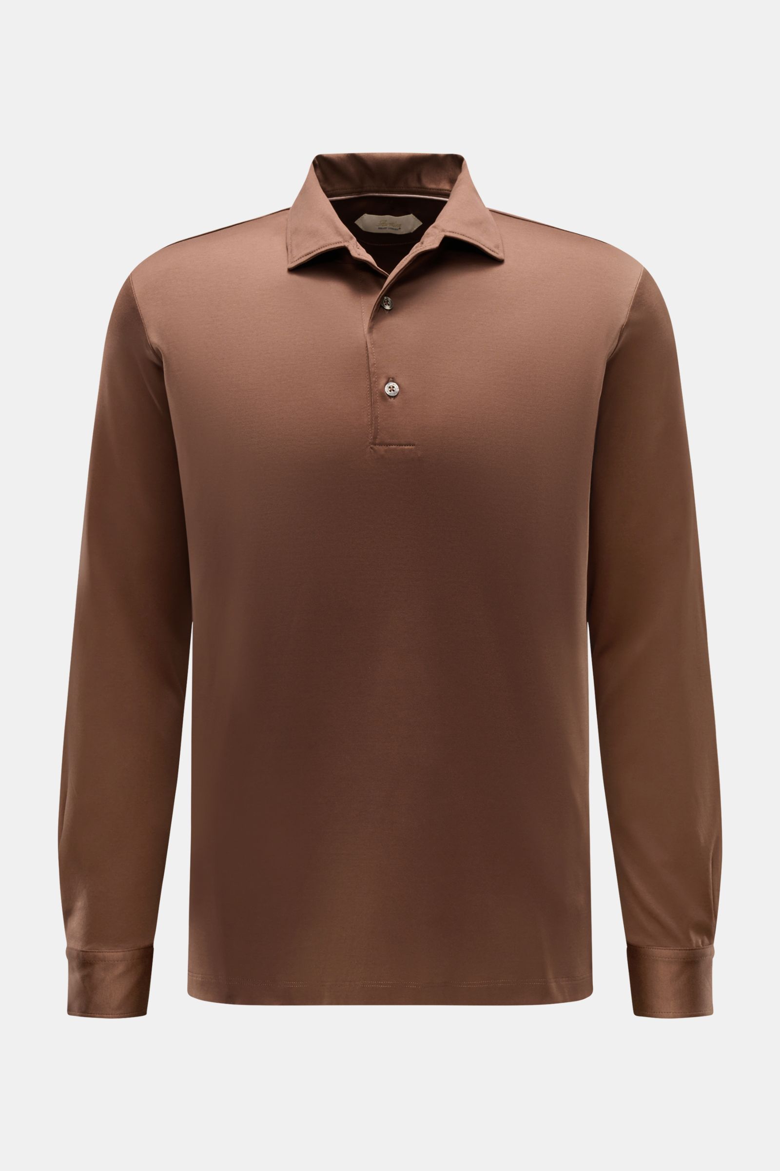 Front view of Aurélien Jersey Longsleeve-Poloshirt braun, slim fit with soft, smooth Egyptian cotton jersey, classic polo collar, three-button placket, sport cuffs, short side slits, and subtle logo stitching on the back. 

Das vielseitig einsetzbare L