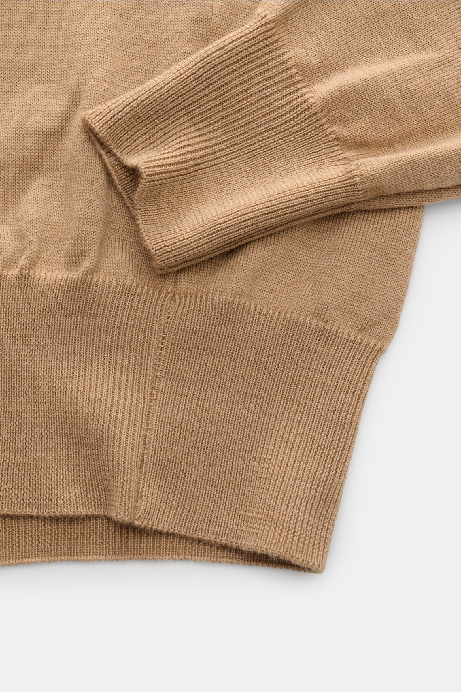 Close-up of the Aurélien Merino knit polo shirt beige showing fine merino wool knit, ribbed cuffs, and hem from a flat lay perspective.

Description: Sporty look, exquisite fabric: This knit polo by AURÉLIEN is made of fine merino wool and features a c