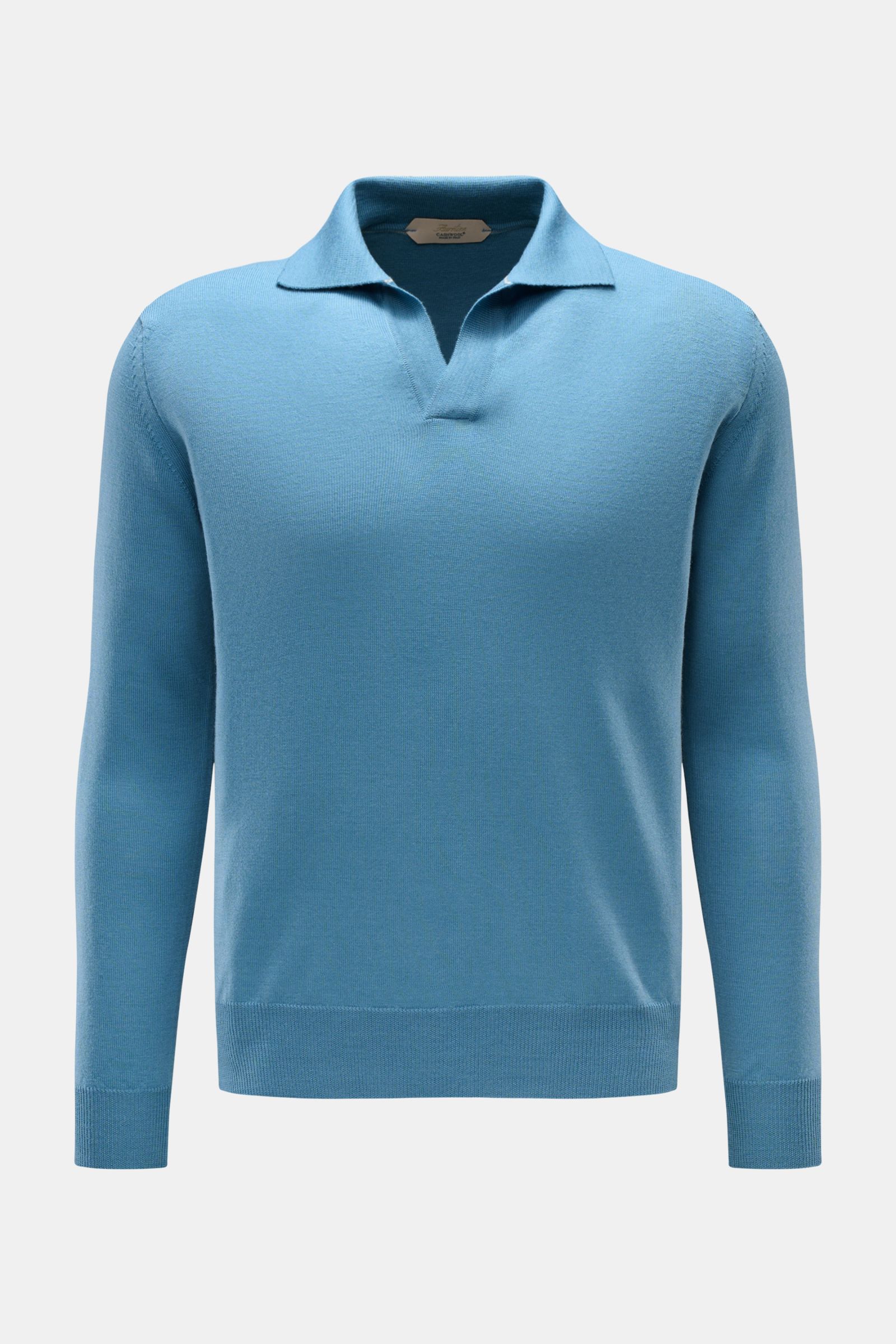 Frontale Nahaufnahme des sportlichen Aurélien Merino Strickpolo blau aus reiner Merinowolle mit offenem Polokragen, Slim Fit und Rippbündchen.