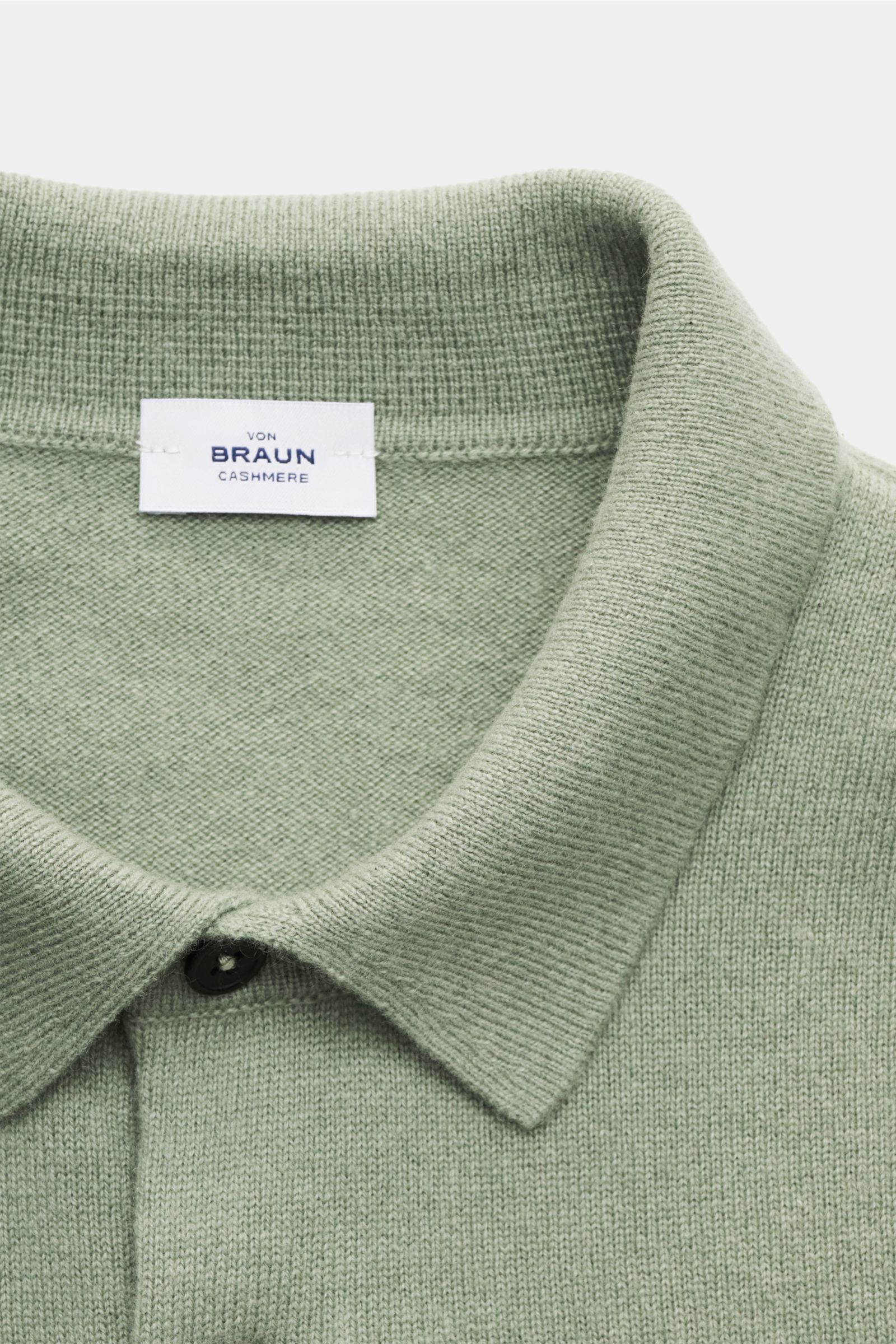 Close-up front view of the von Braun Cashmere knit polo grey-green, showing fine knit fabric, signature polo collar, three-button placket, and elasticated ribbed bands. Elegant basic for the cold season: This VON BRAUN knit polo is an elegant alternative 