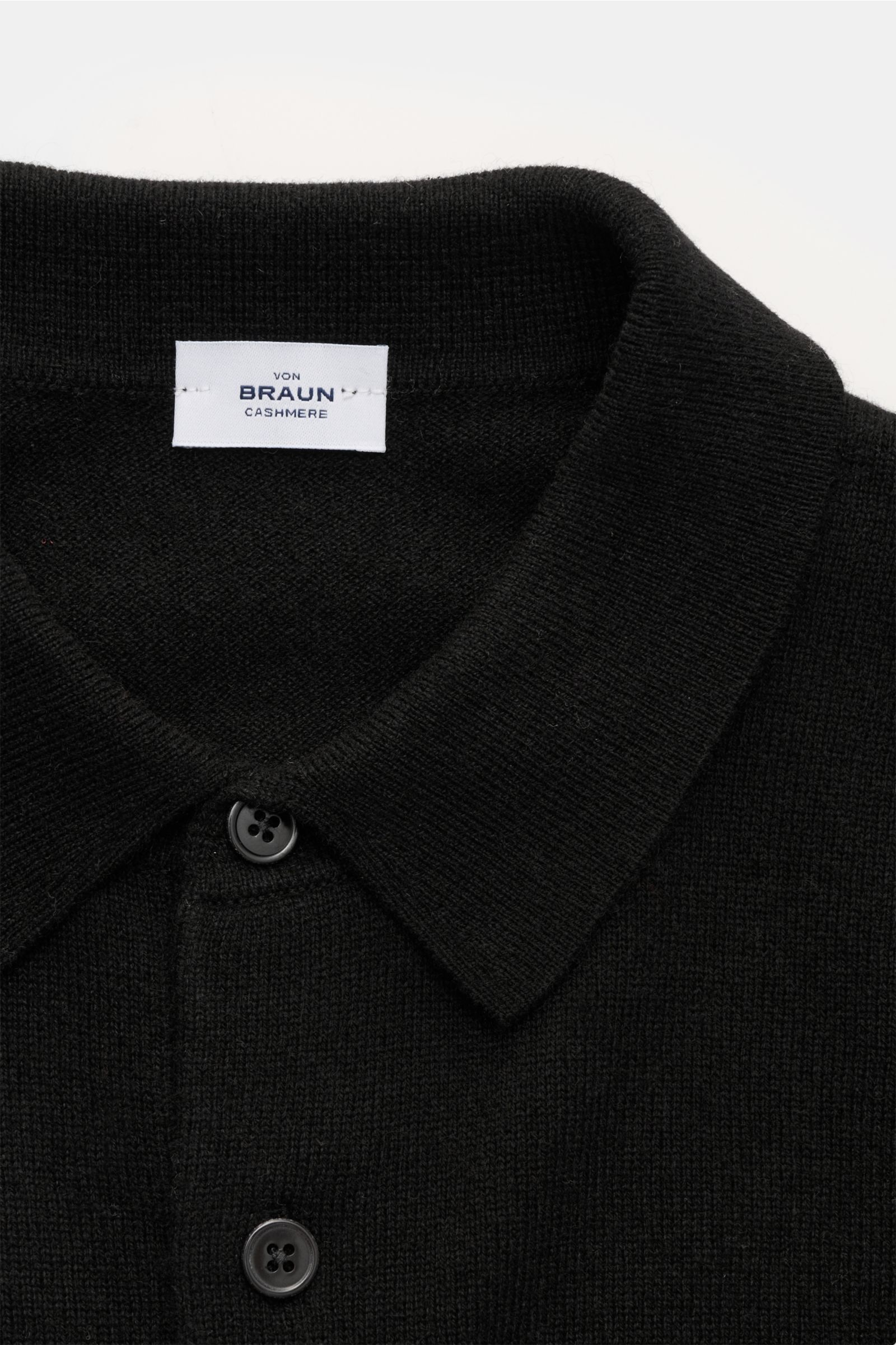 Close-up front view of von Braun Cashmere knit polo black showing fine knit, three-button placket, and signature collar in pure cashmere.

Description: 
Elegant basic for the cold season: This VON BRAUN knit polo is an elegant alternative to a jumper –