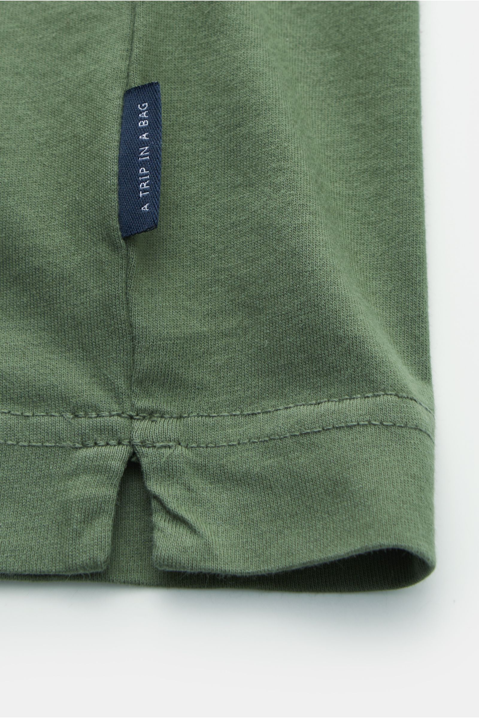 04651/ A trip in a bag  Crew neck T-shirt 'Seamap Pocket Tee' green