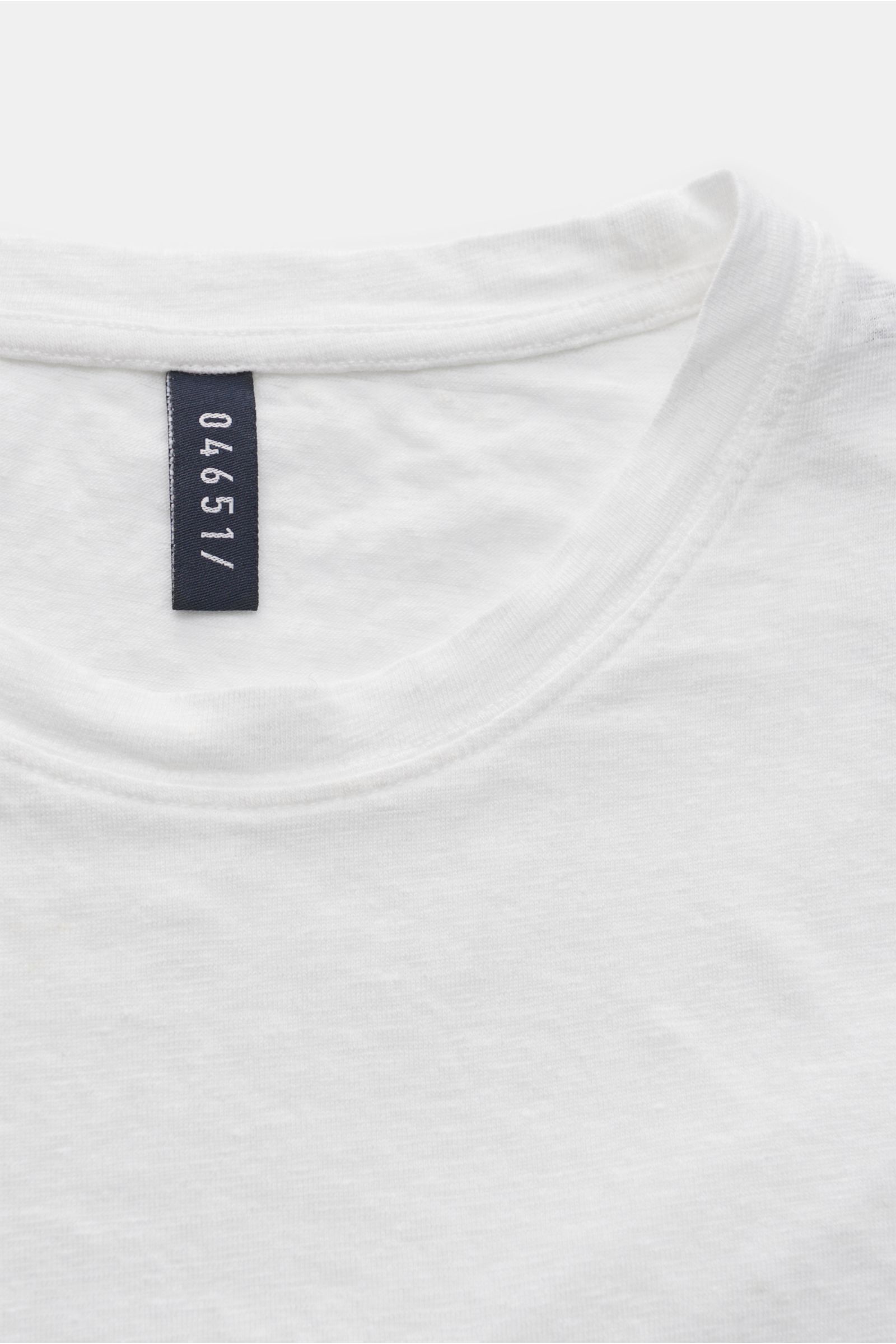 04651/ A trip in a bag Leinen Rundhals-T-Shirt weiß