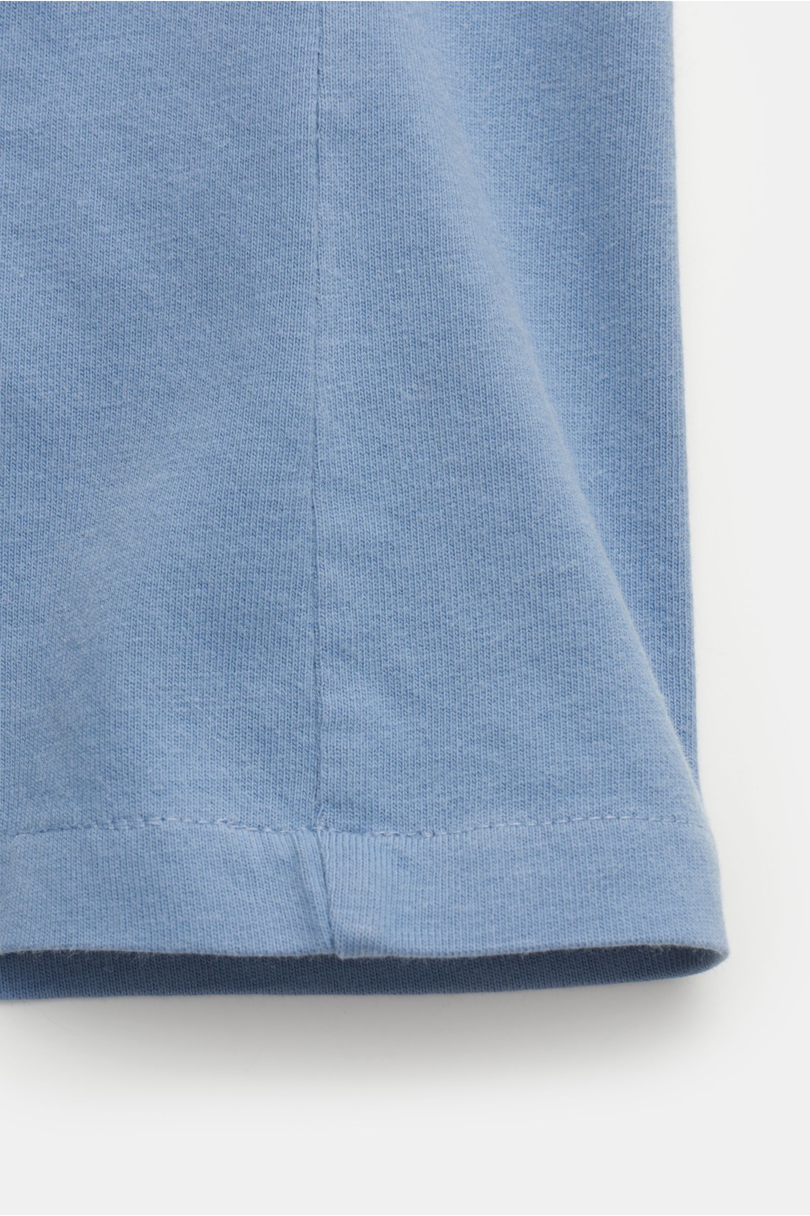 Polo Ralph Lauren Rundhals-T-Shirt rauchblau, Detailansicht Saum, Jersey aus reiner Baumwolle, weiche Qualität, Regular Fit, Rundhalsausschnitt, Logo-Stitching.