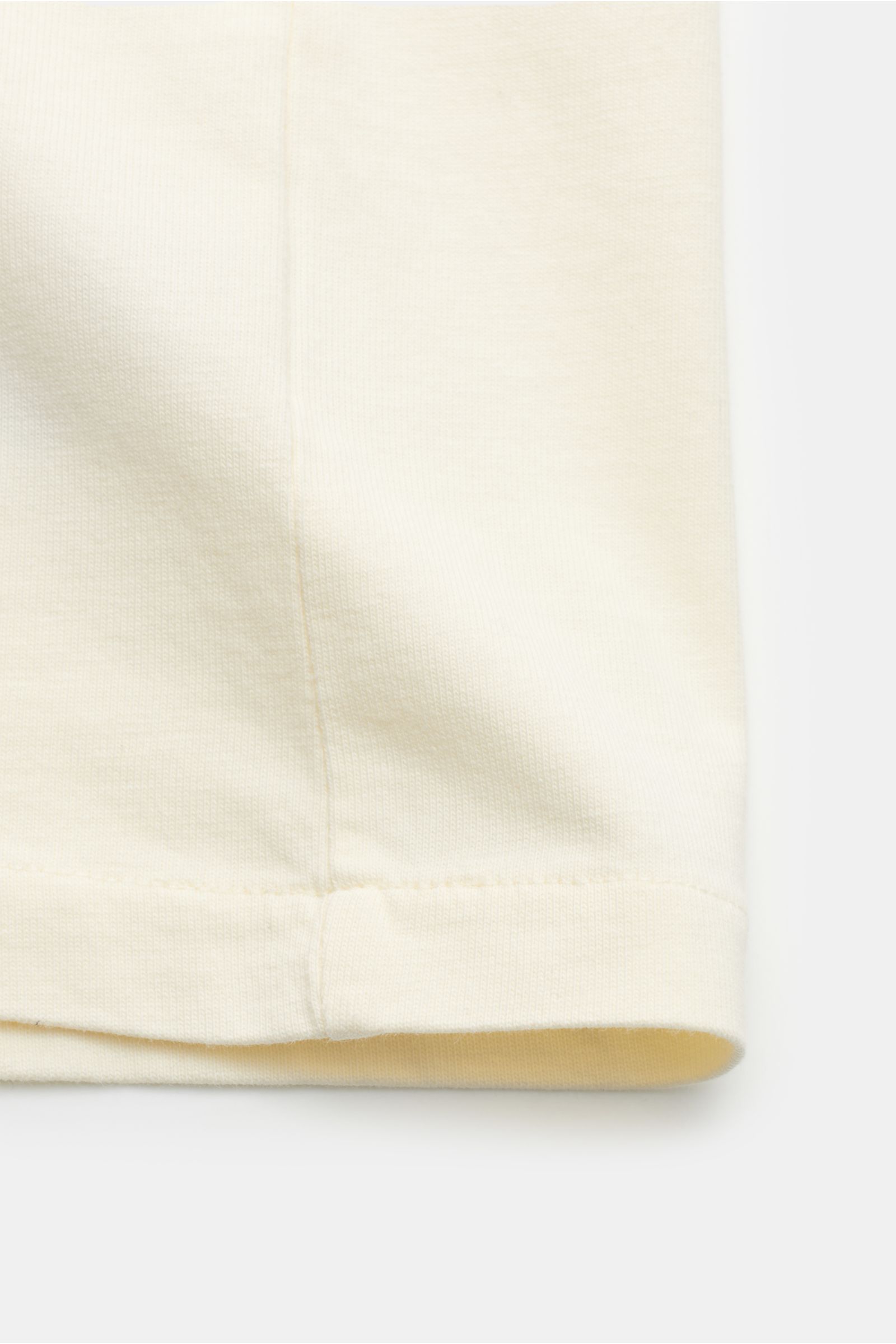 Polo Ralph Lauren Rundhals-T-Shirt pastellgelb, Detailaufnahme Saum mit Jersey aus reiner Baumwolle, weiche Qualität, Regular Fit, Rundhalsausschnitt, Logo-Stitching.