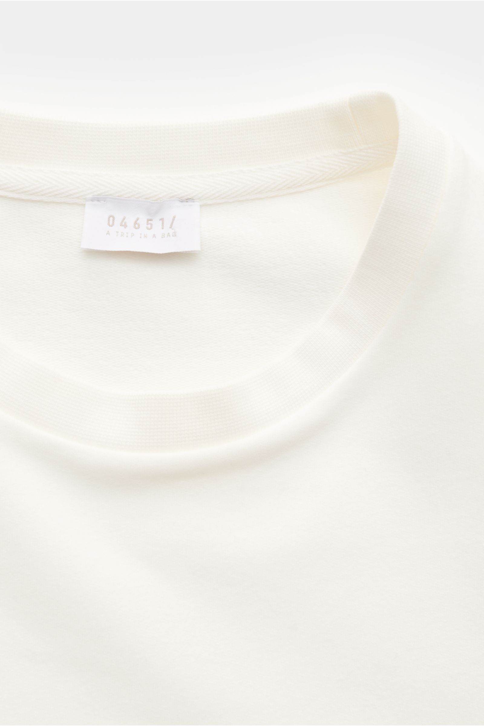 04651/ A trip in a bag Rundhals-T-Shirt 'If Tee' offwhite