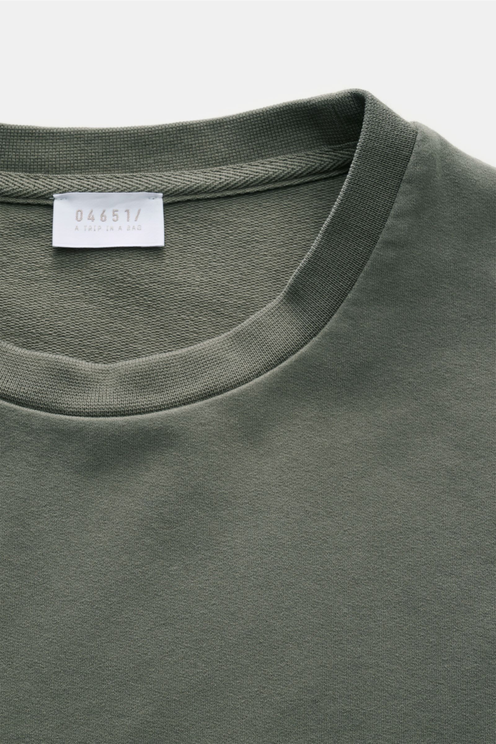 04651/ A trip in a bag Rundhals-T-Shirt 'If Tee' graugrün