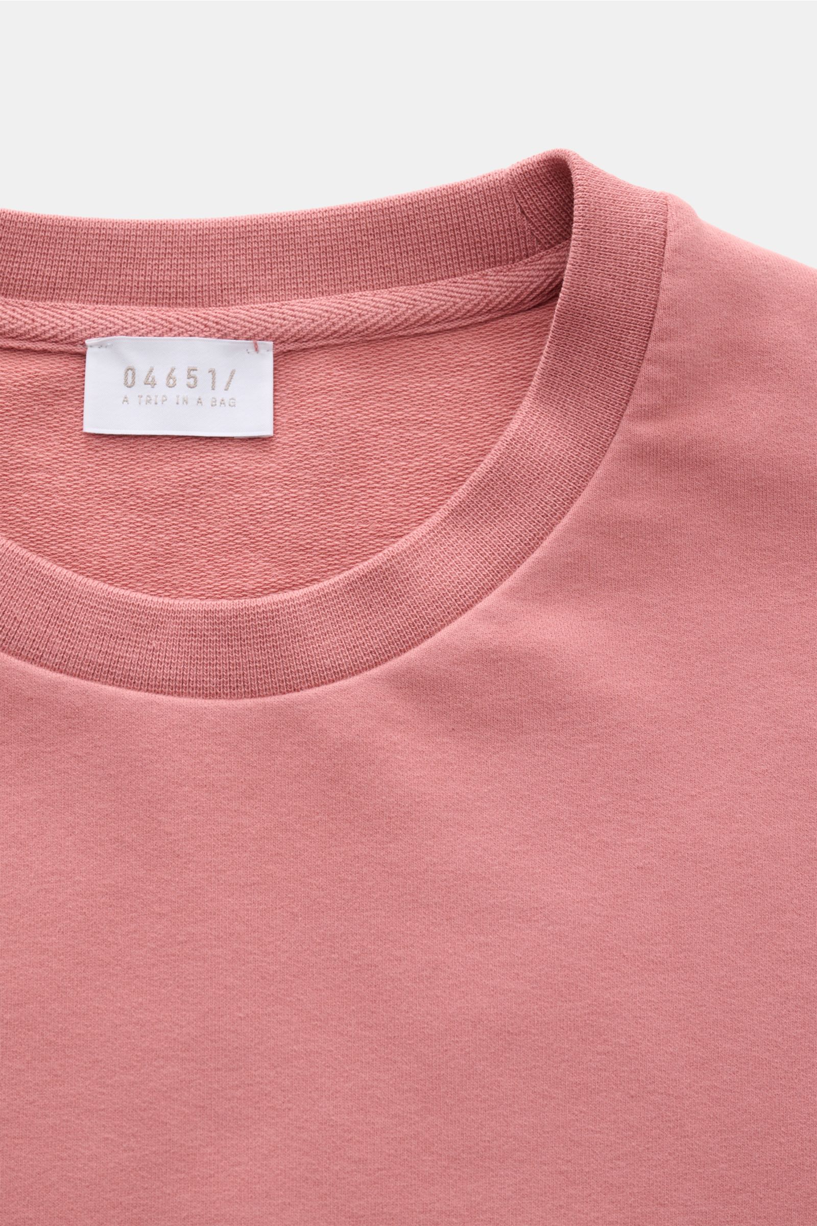 04651/ A trip in a bag Rundhals-T-Shirt 'If Tee' altrosa, Detailaufnahme von oben, elastische Baumwolle, weicher Griff, schwere Qualität, Oversized Fit.