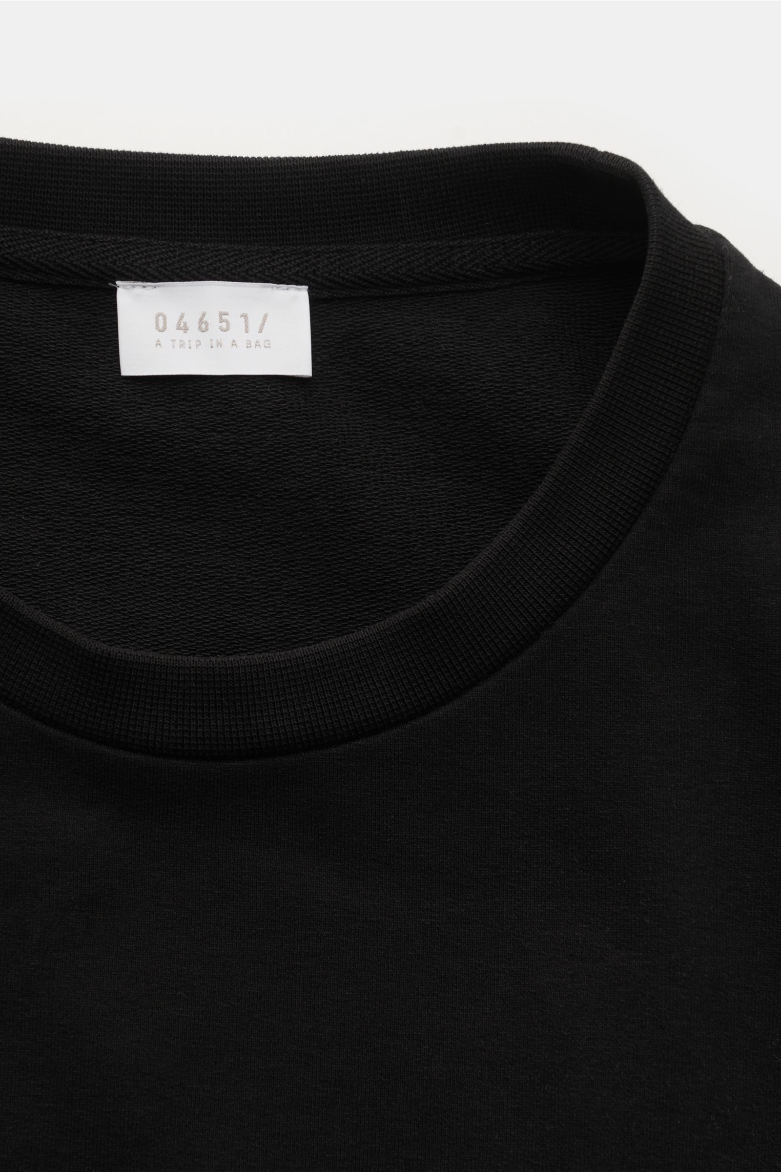 04651/ A trip in a bag Rundhals-T-Shirt 'If Tee' schwarz