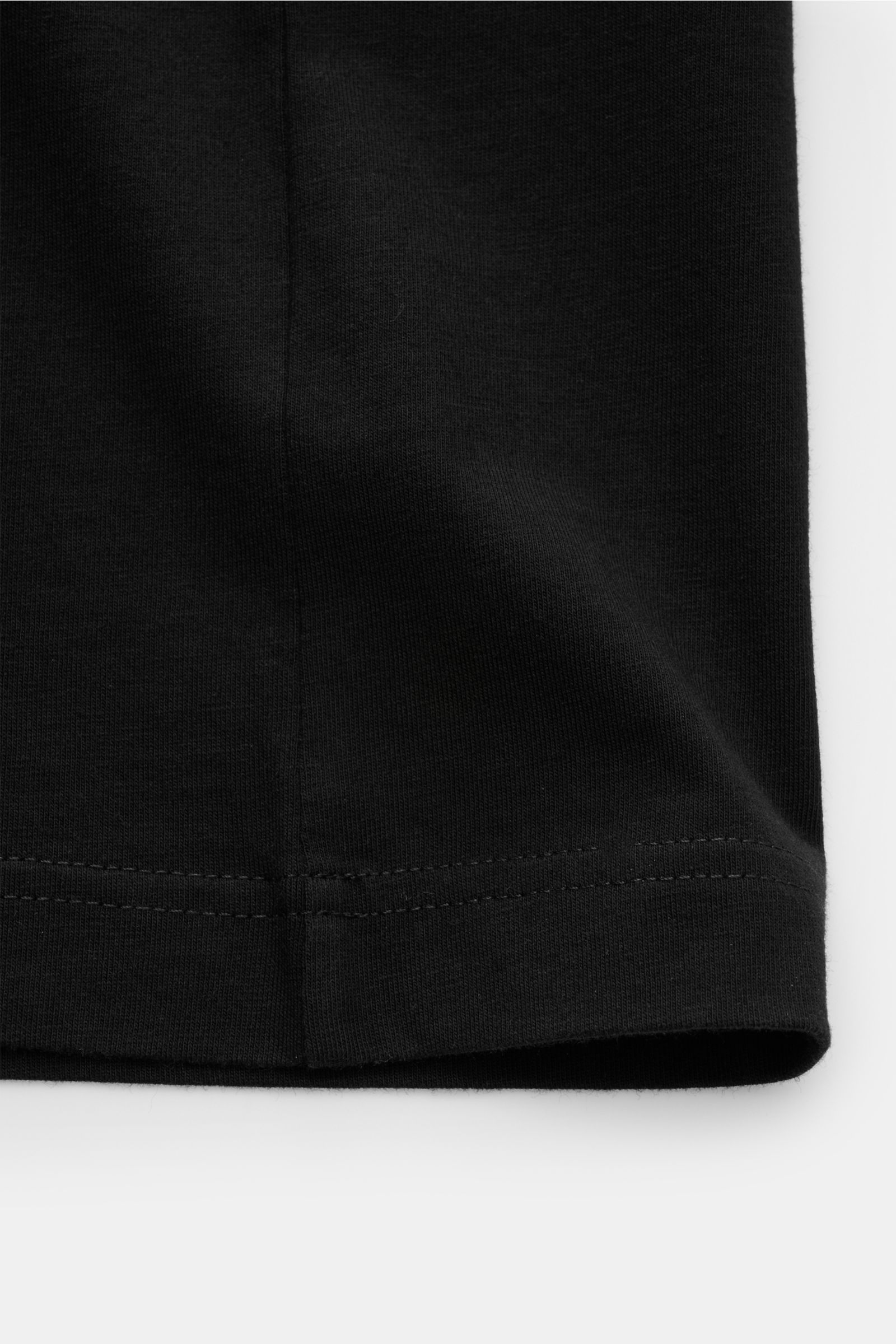 Close-up side view of the Golden Goose Crew neck T-shirt black hem, showcasing fine stitching on soft cotton jersey fabric.

This T-shirt by GOLDEN GOOSE is exclusively Italian made and features the signature star logo on it’s cotton jersey fabric. The