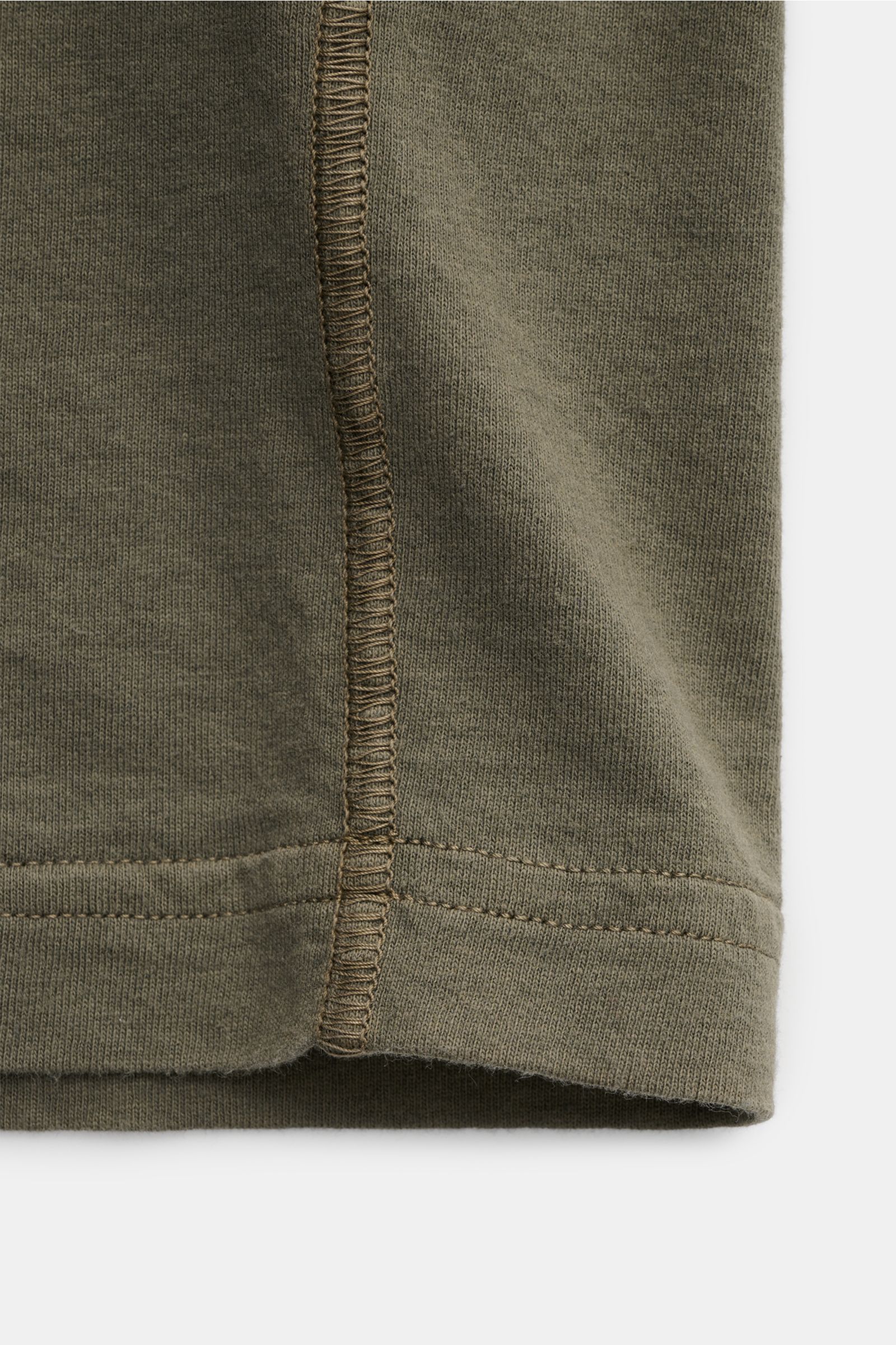 Close-up side view of the Stone Island Crew neck T-shirt olive, showing distinctive overlock seams and organic cotton fabric texture.

STONE ISLAND delivers an essential basic for your casual wardrobe with this relaxed T-shirt made of organic cotton fe