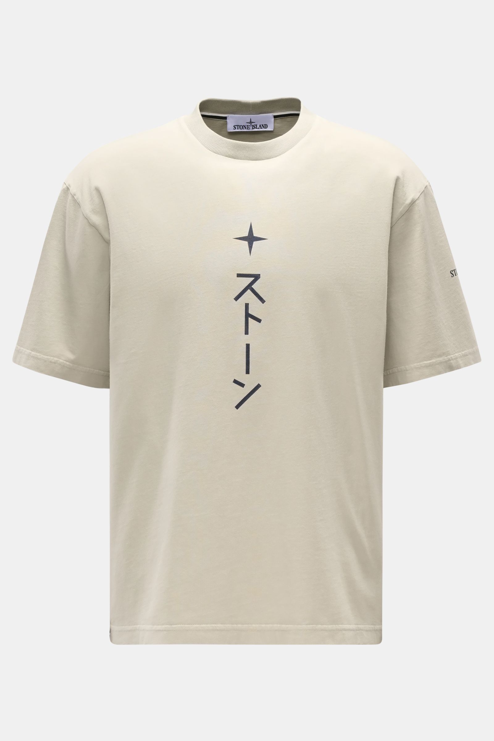 Front view of Stone Island Rundhals-T-Shirt sand, jersey aus reiner Baumwolle, schwere Qualität, leicht griffige Haptik, garment dyed, Regular Fit, Rundhalsausschnitt, print auf der Front, plakativer print auf der Rückseite.
