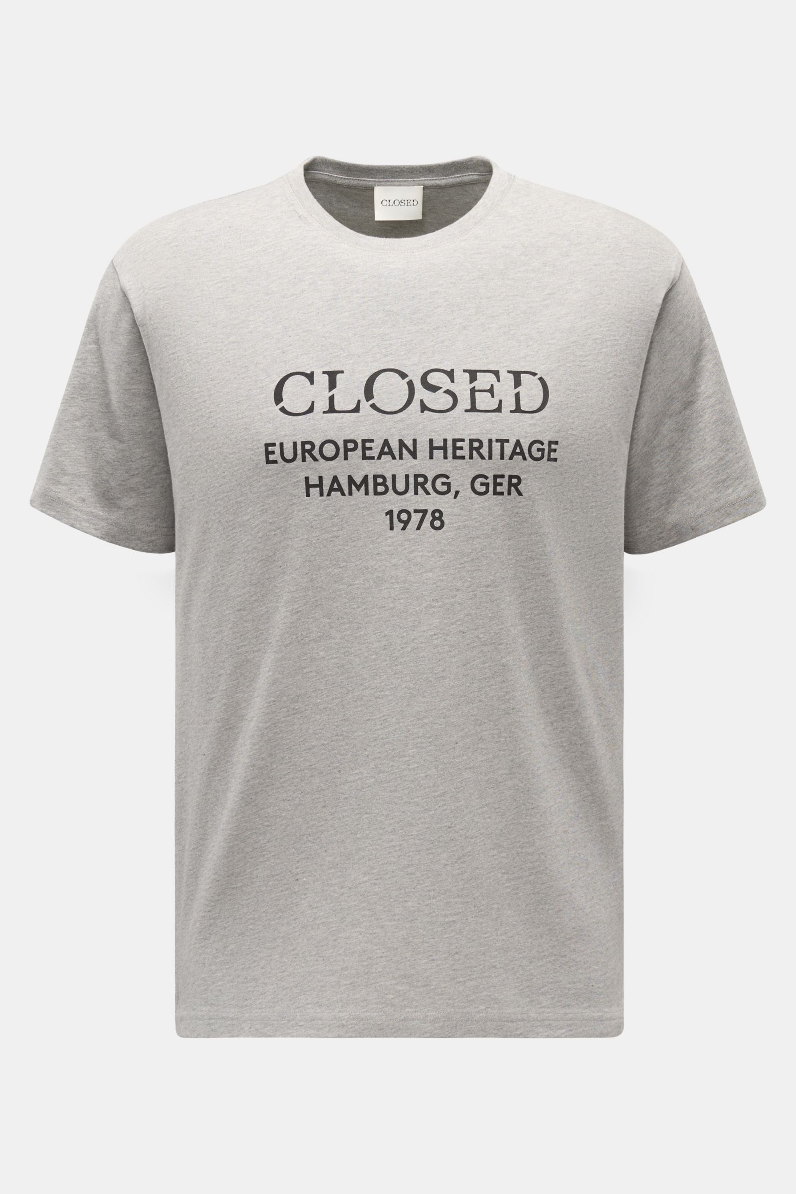 Closed Rundhals-T-Shirt grau meliert shown from the front, made of pure cotton with a soft feel, regular fit, round neckline, short side slits, and bold logo print reading 'CLOSED European Heritage Hamburg, GER 1978,' reflecting urban street style and eas