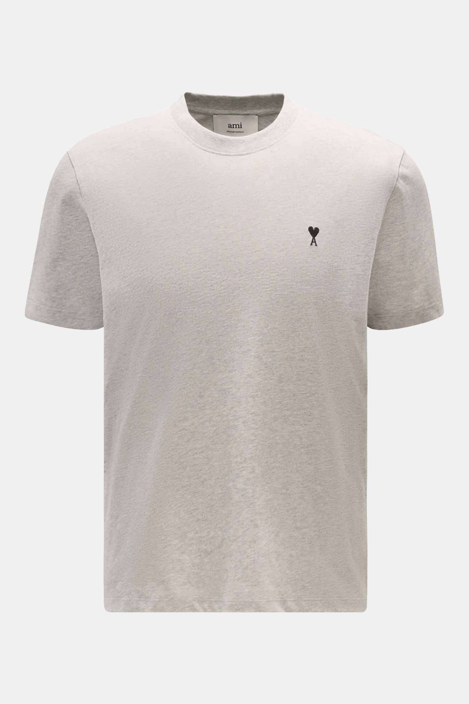 Ami Paris Rundhals-T-Shirt hellgrau, Slim Fit, aus reiner Baumwolle, frontale Nahaufnahme, Rundhalsausschnitt, Herz-Stitching auf der Brust.