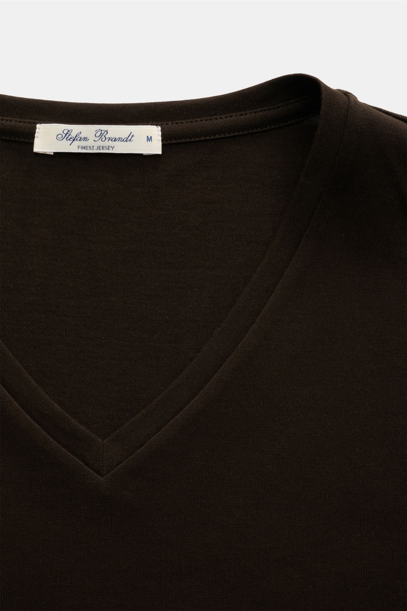 Stefan Brandt V-Neck T-Shirt 'Artur' dunkelbraun, nah, Vorderansicht, Slim Fit, V-Ausschnitt, weiche Pima-Baumwolle, feine Jersey-Qualität.
