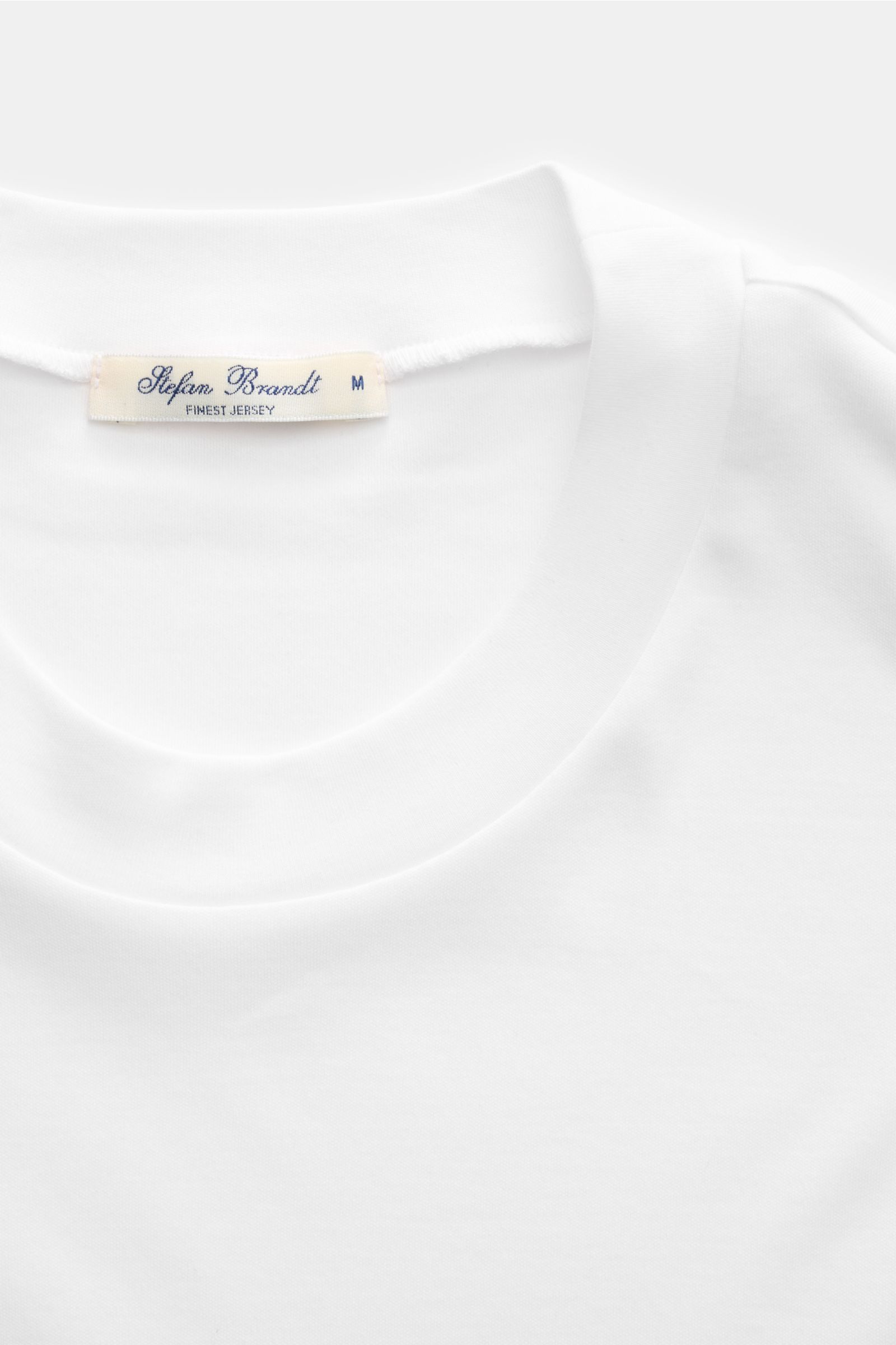 Stefan Brandt Rundhals-T-Shirt 'Sea Island Eli' weiß, Nahaufnahme von oben, Jersey aus reiner Sea-Island-Baumwolle, Slim Fit, sehr weich.
