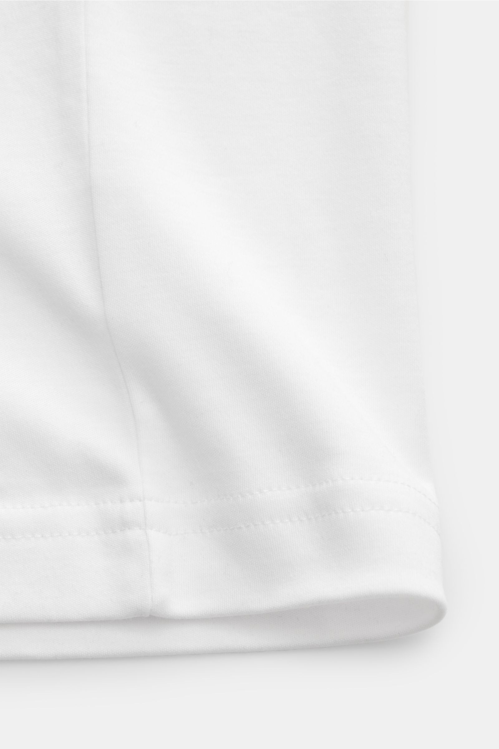 Stefan Brandt Rundhals-T-Shirt 'Sea Island Eli' weiß, Detailaufnahme der Naht am Saum, Jersey aus reiner Sea-Island-Baumwolle, Slim Fit, sehr weicher Griff, Rundhalsausschnitt.