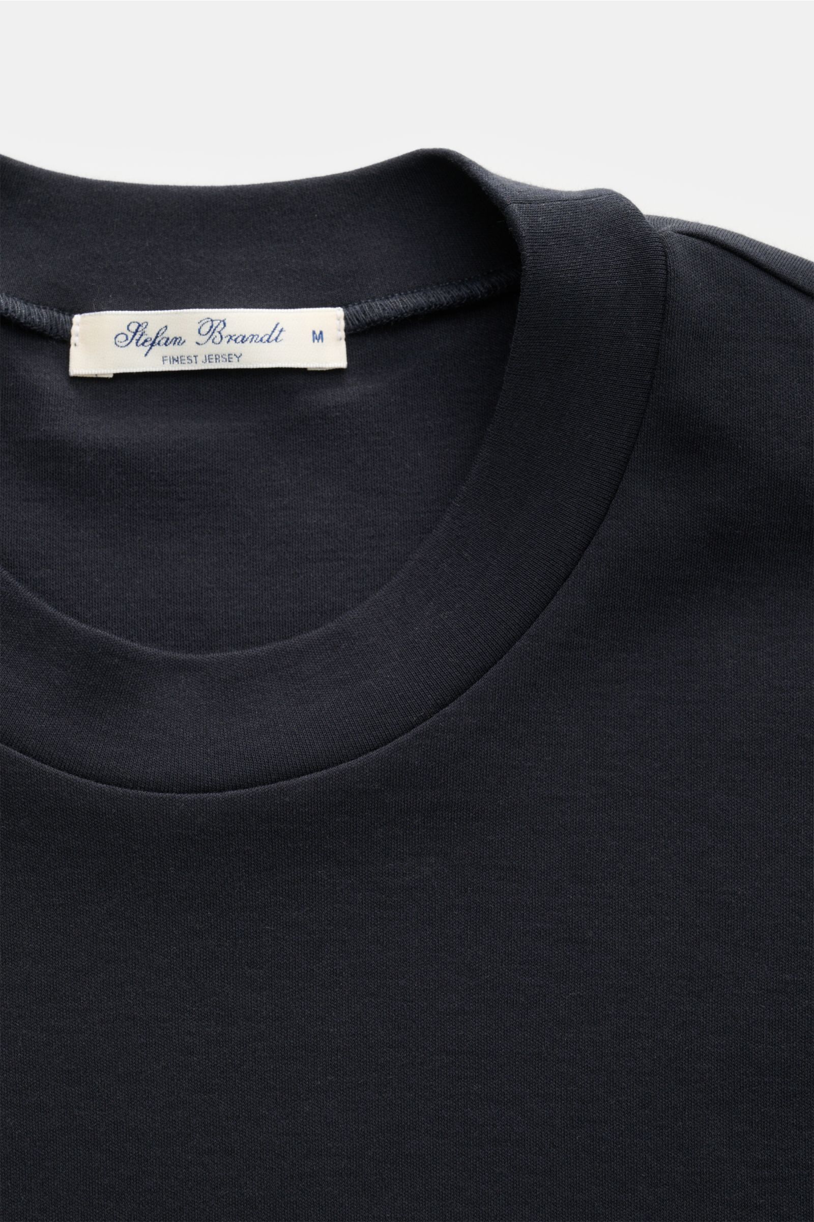 Close-up front view of the Stefan Brandt Crew neck T-shirt 'Sea Island Eli' dark navy showcasing its slim fit and crew neck in premium pure Sea Island cotton jersey with a very soft feel. Jersey made from pure Sea Island cotton, very soft feel, slim fit, 