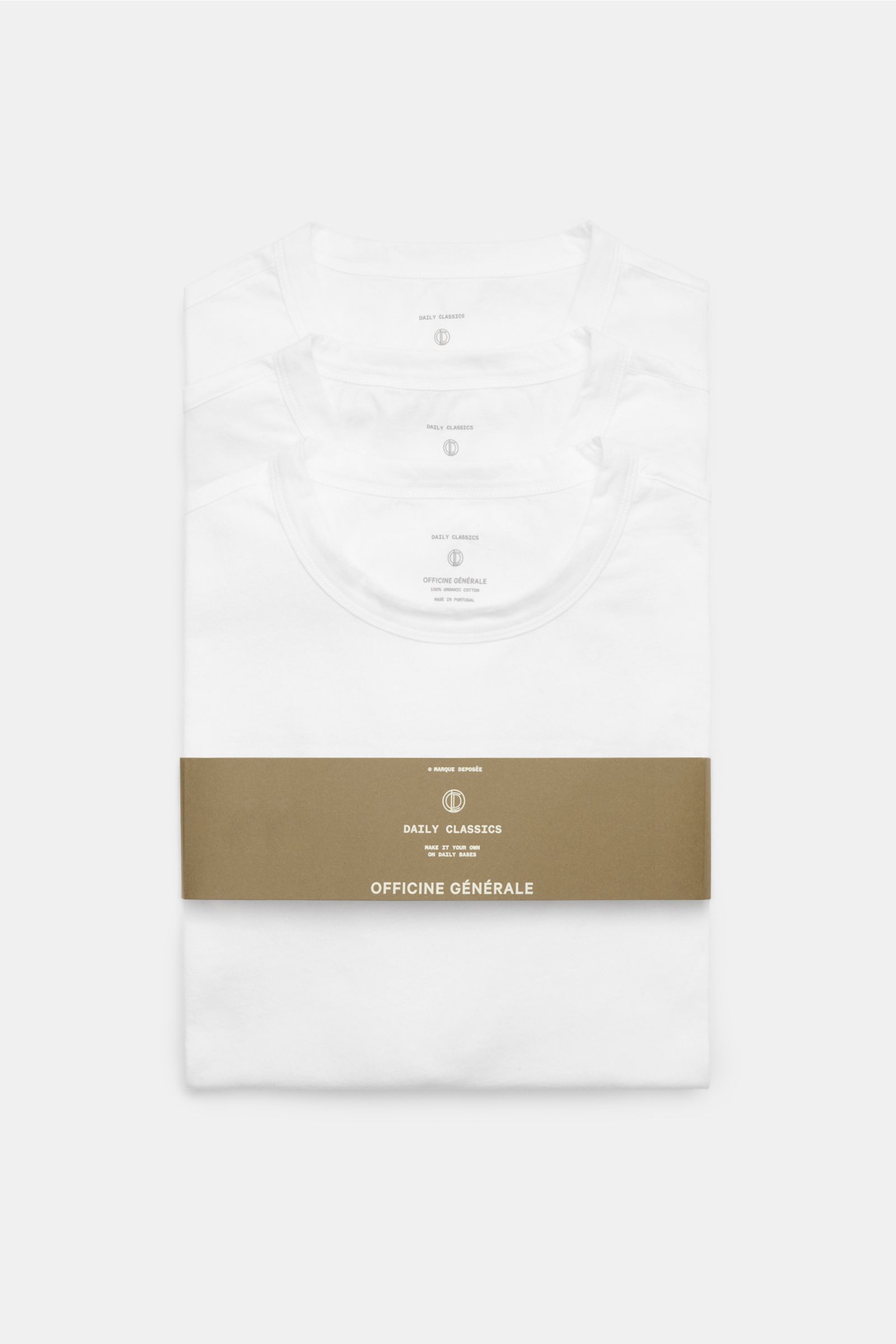 Officine Générale Rundhals-T-Shirt 3er-Set weiß, von oben fotografiert, Slim Fit, weicher Bio-Baumwoll-Jersey, Rundhalsausschnitt, angenehme Haptik.