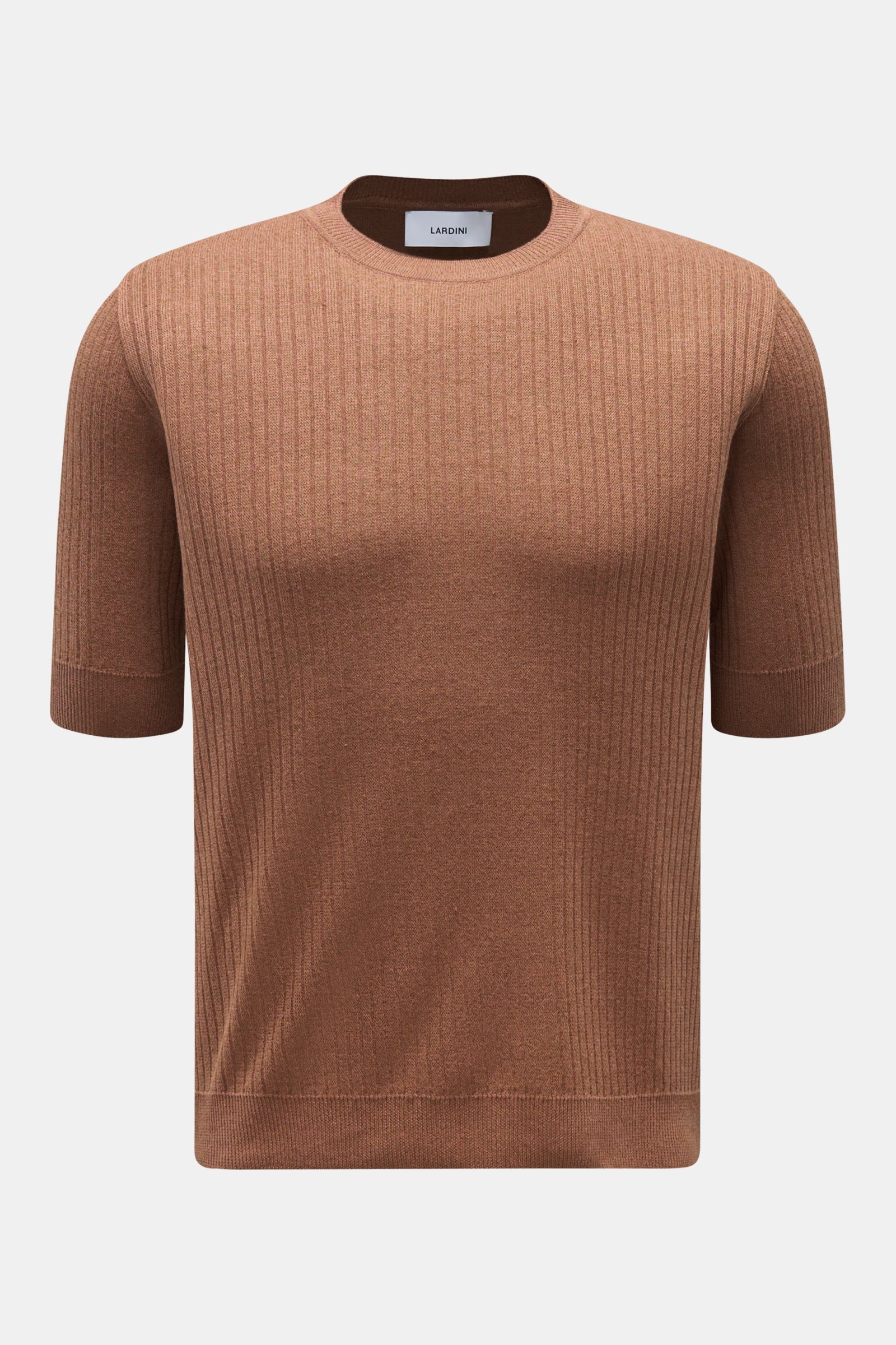 Lardini Kurzarmpullover braun, frontale Nahaufnahme, Slim Fit, Rundhalsausschnitt, edler Leinen-Baumwoll-Mix, weicher Griff, feines Strickbild, klassisches Rippstrick-Design, komfortable Rippbündchen.